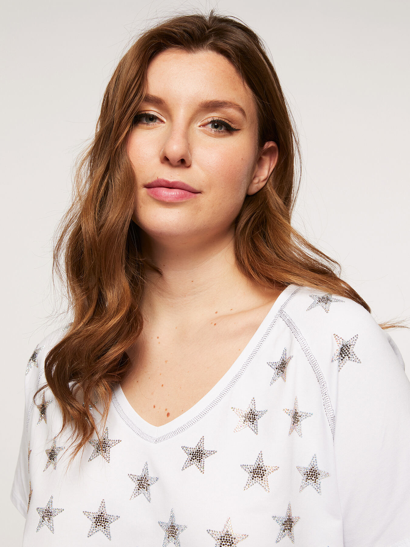 Camiseta con bordado de estrellas image number 0