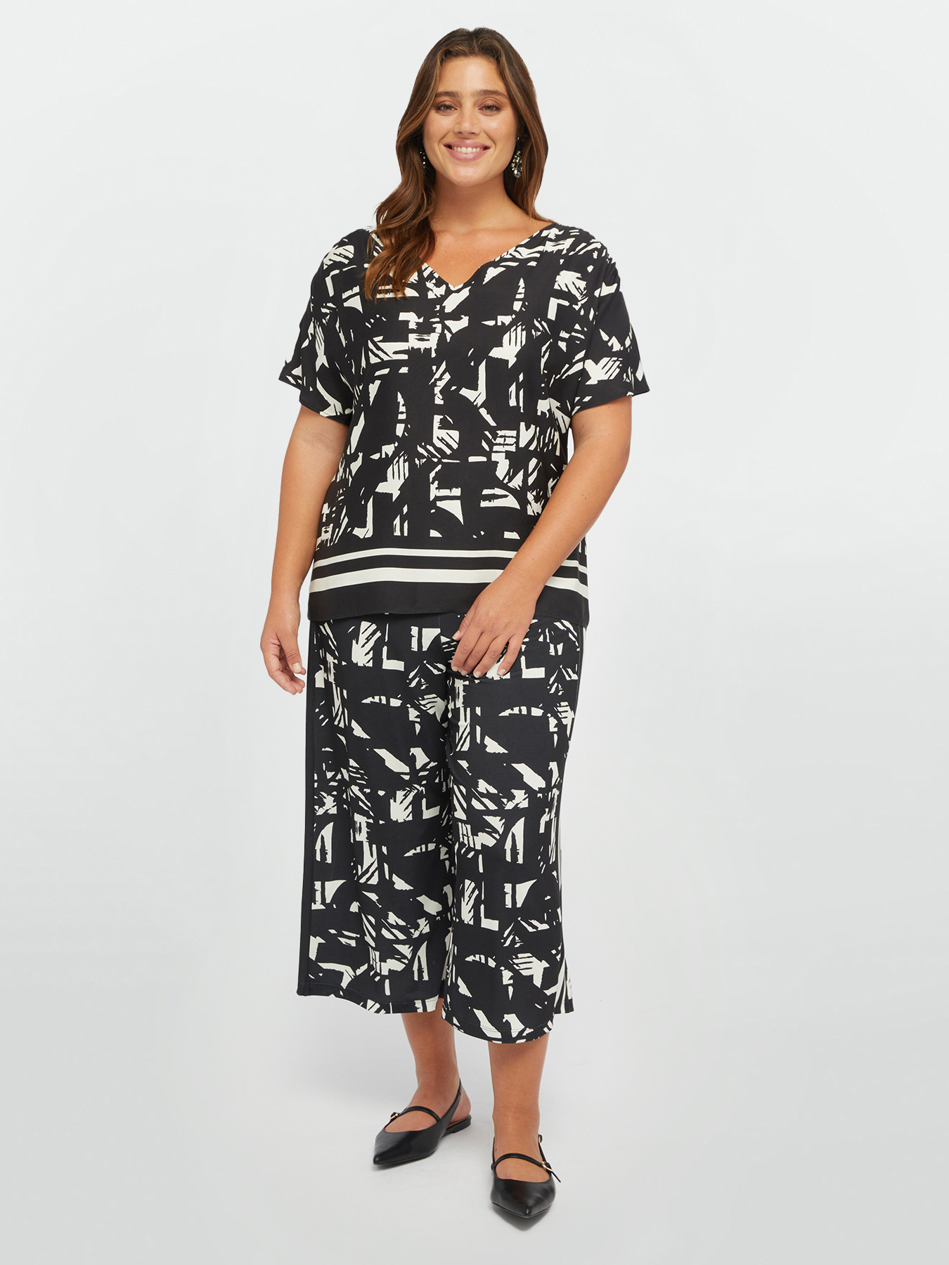 Blusa con estampado abstracto image number 3