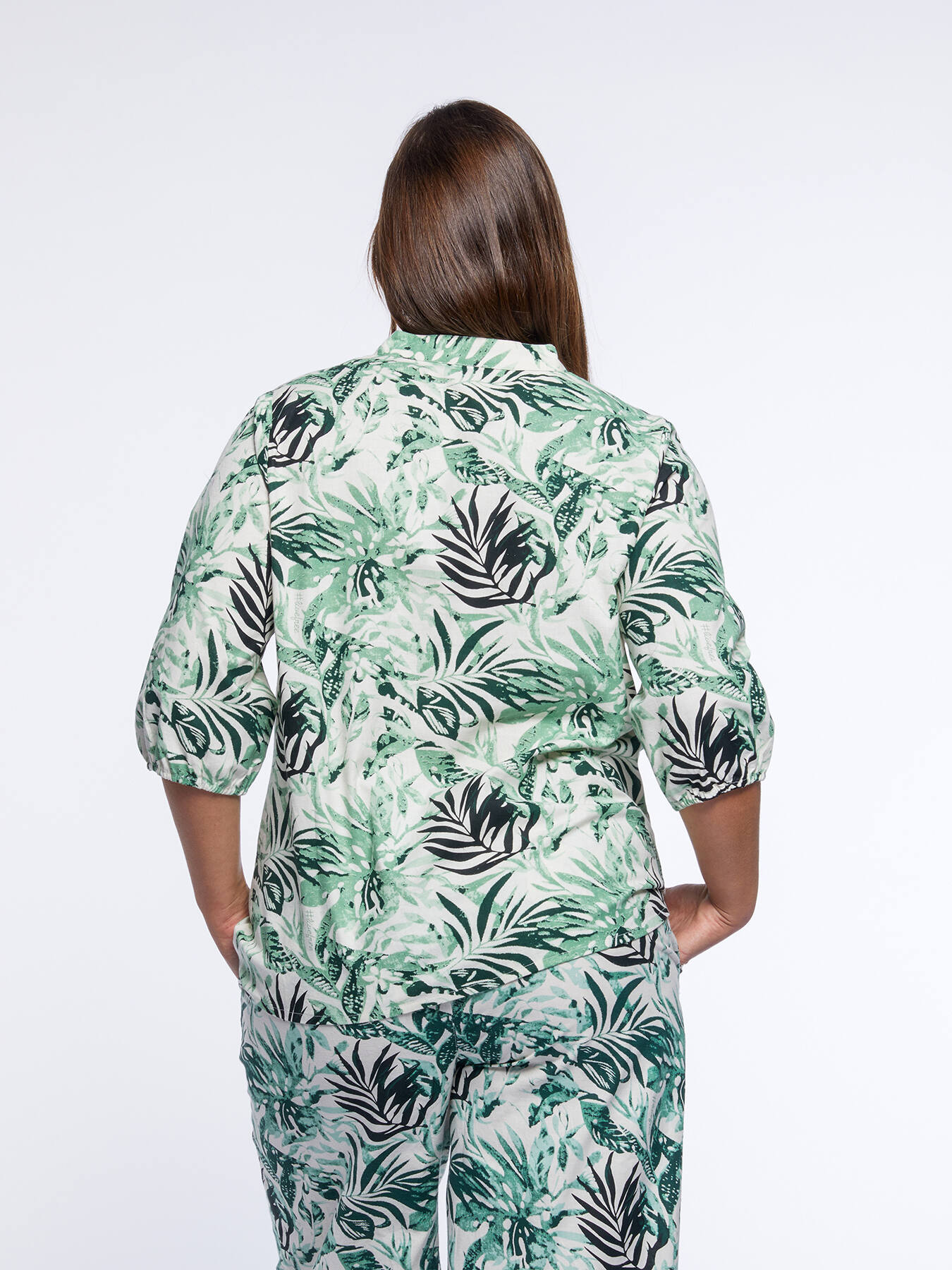 Bluse mit Dschungelmuster aus Leinen und Baumwolle image number 1