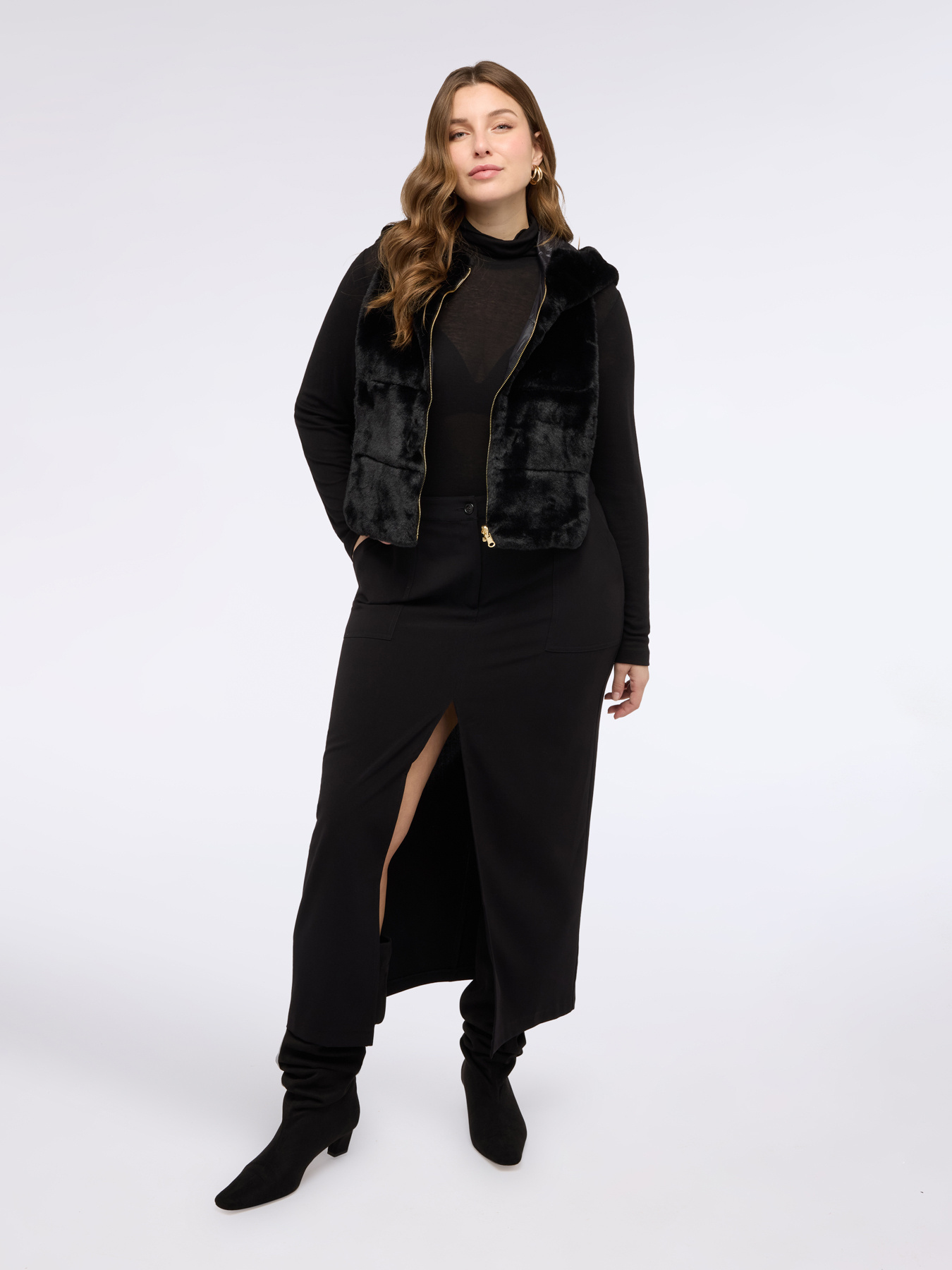 Gepolsterte Lätzchen mit Plüschkapuze image number 0