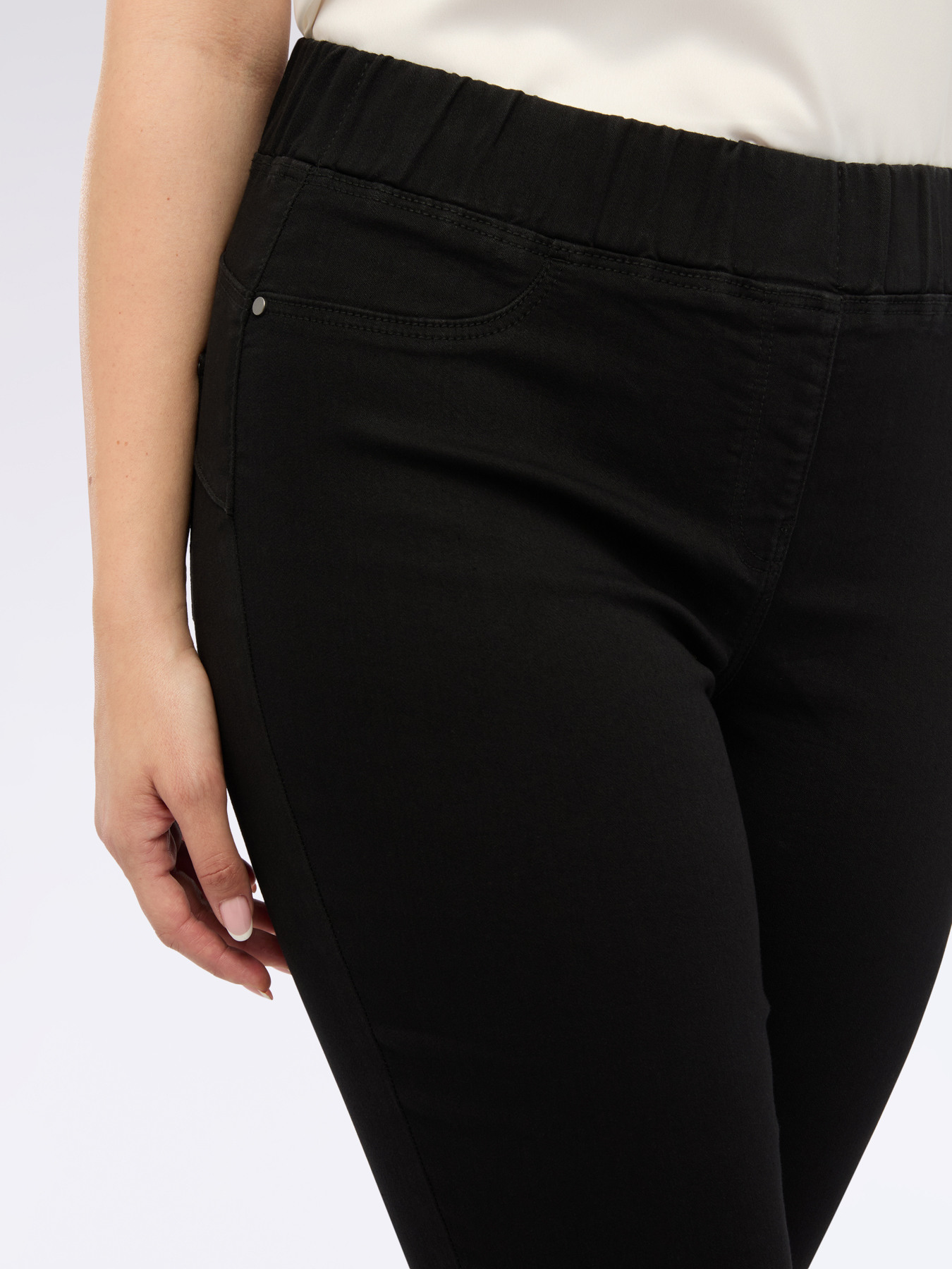 Total black jeggings with elasticated waist image number 3