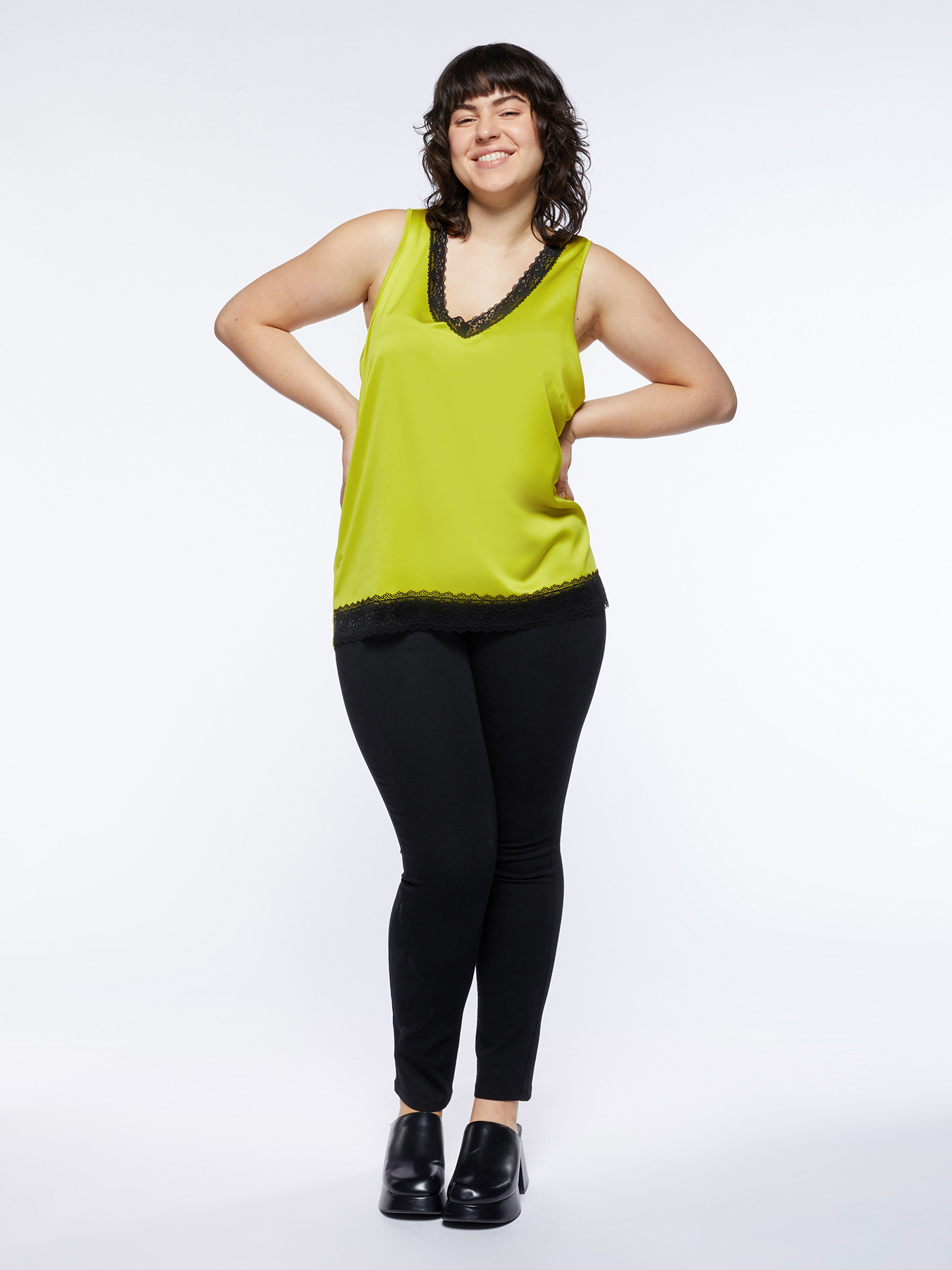 Top con encaje image number 2