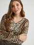 Blusa animalier in raso image number 0