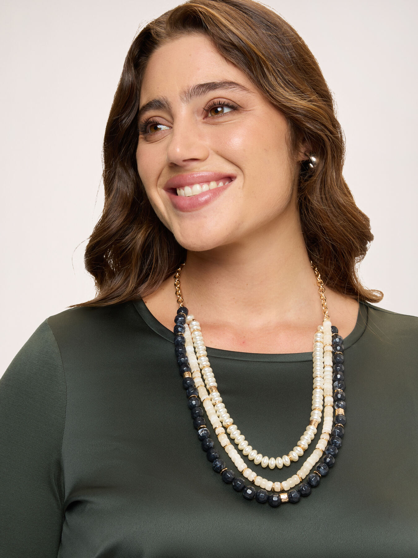 Multi-strand necklace with pearls and crystals image number 0