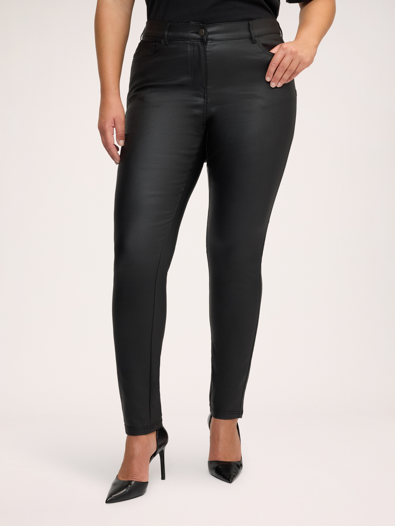 Coated-effect skinny pants image number 0