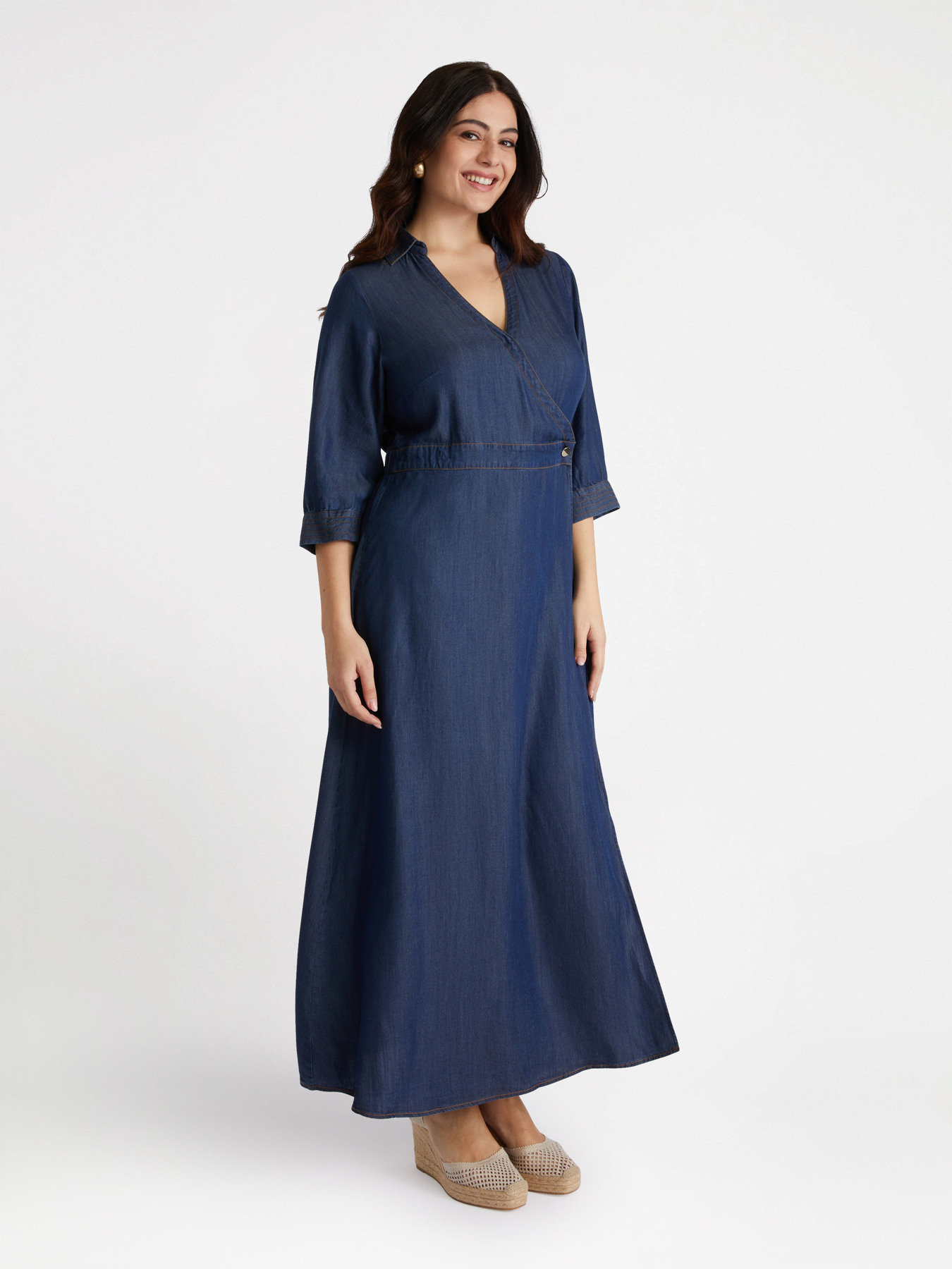 Vestito lungo incrociato davanti con fibre in TENCEL&trade; image number 3
