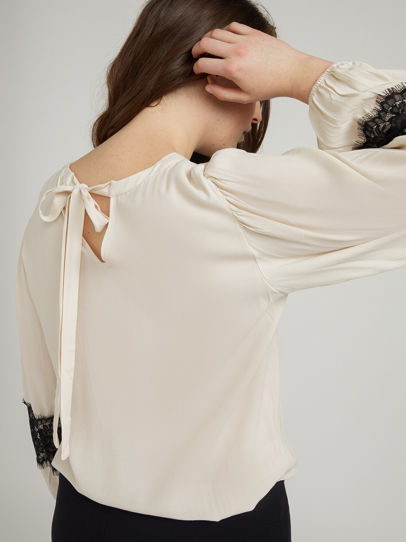 Blusa con pizzo nero image number 2