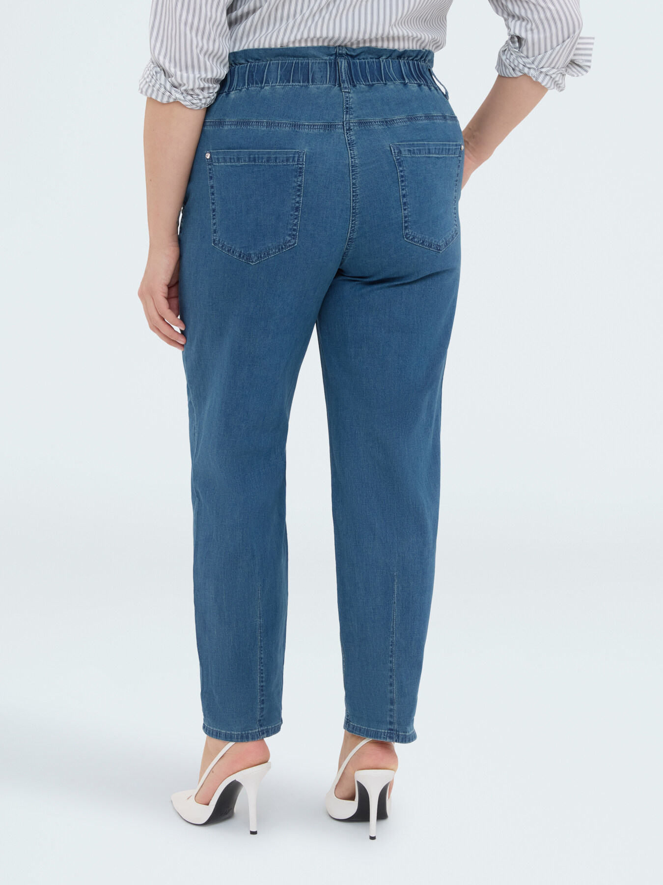 Balloon jeans in cotton blend denim image number 1