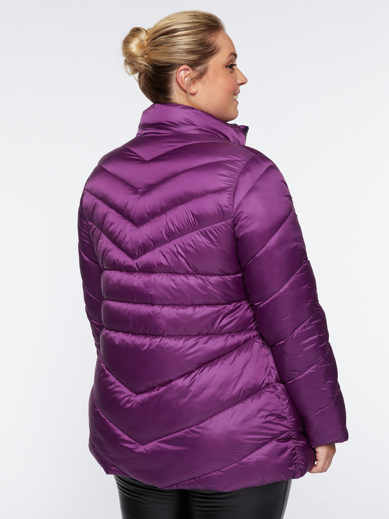 Piumino reversibile bicolore in nylon riciclato image number 1