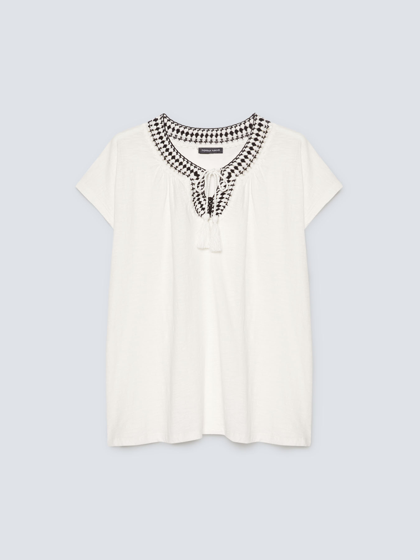 T-Shirt mit Ethno-Stickerei image number 4