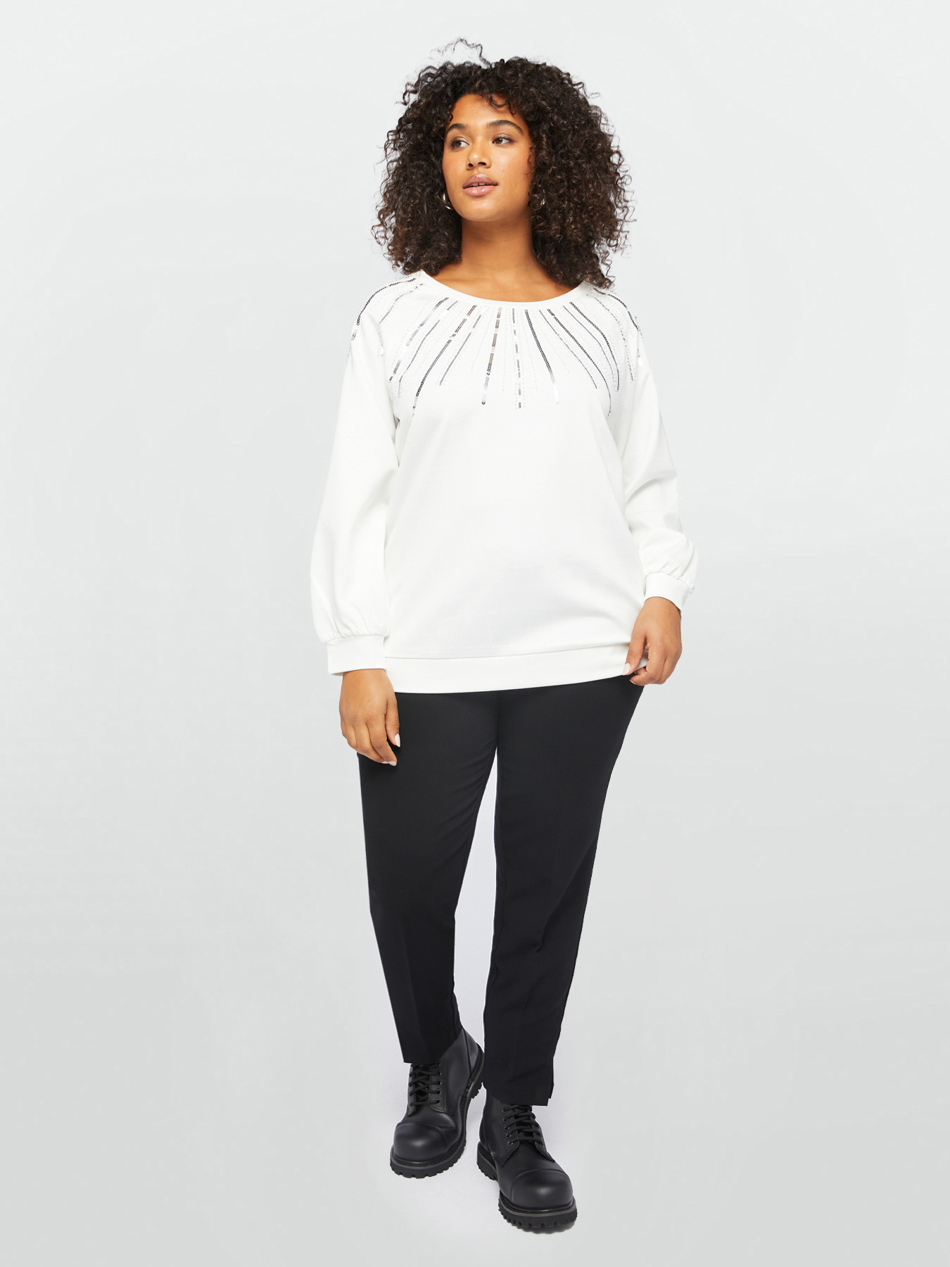 Sweat-shirt brod&eacute; en viscose LENZING&trade; ECOVERO&trade; image number 3