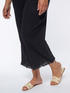 Pantaloni cropped con bordi in sangallo image number 3