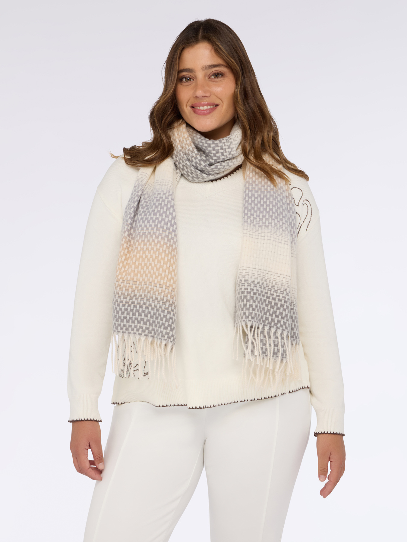 Scarf with fringes image number 0