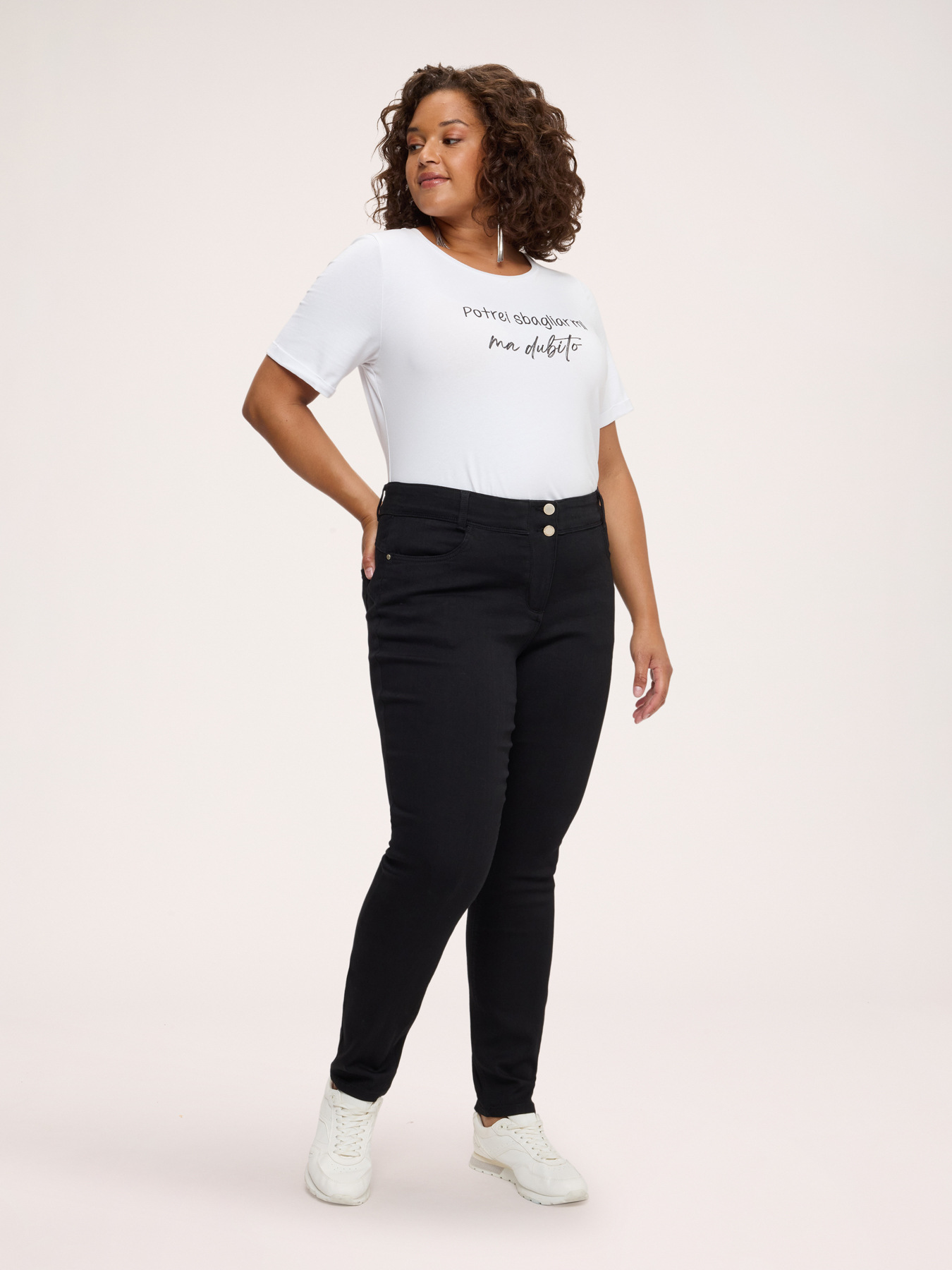 Skinny Jeans with double button image number 5