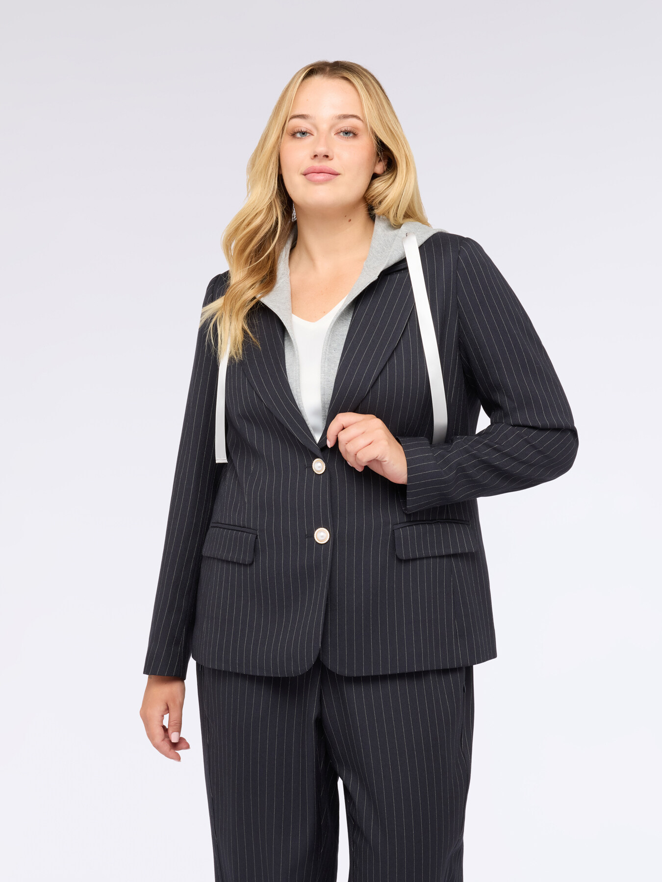 Blazer gessato con cappuccio in felpa staccabile image number 1