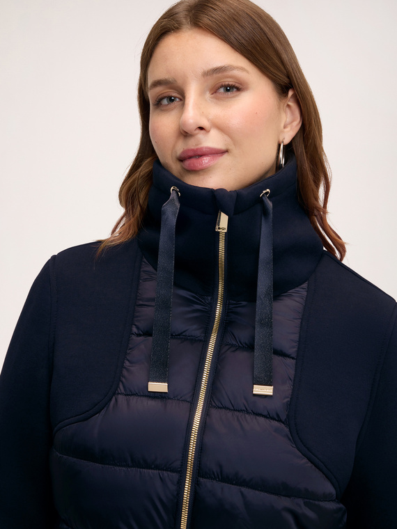Steppjacke aus zwei Materialien mit hohem Kragen