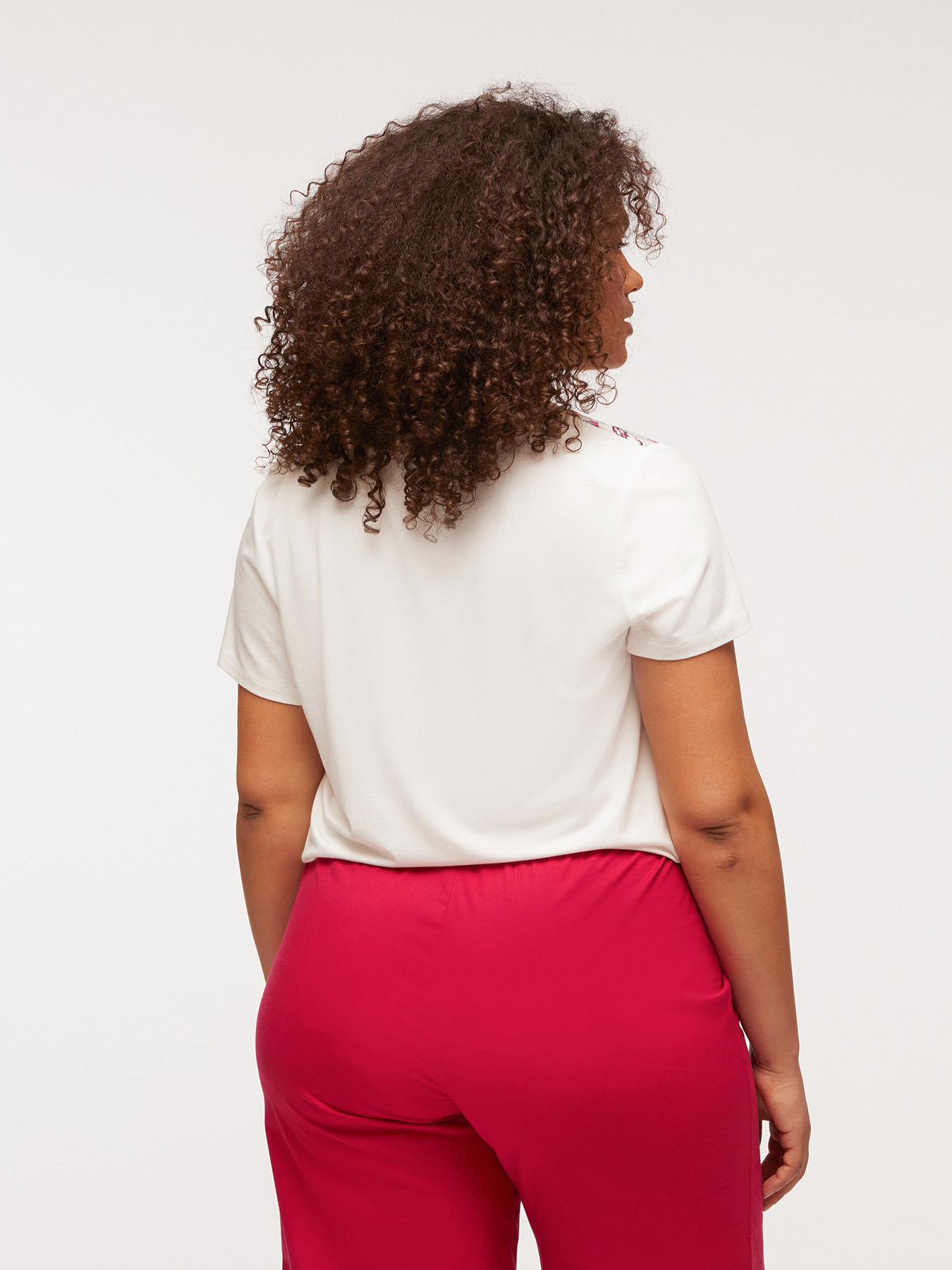 Camiseta floreada image number 1