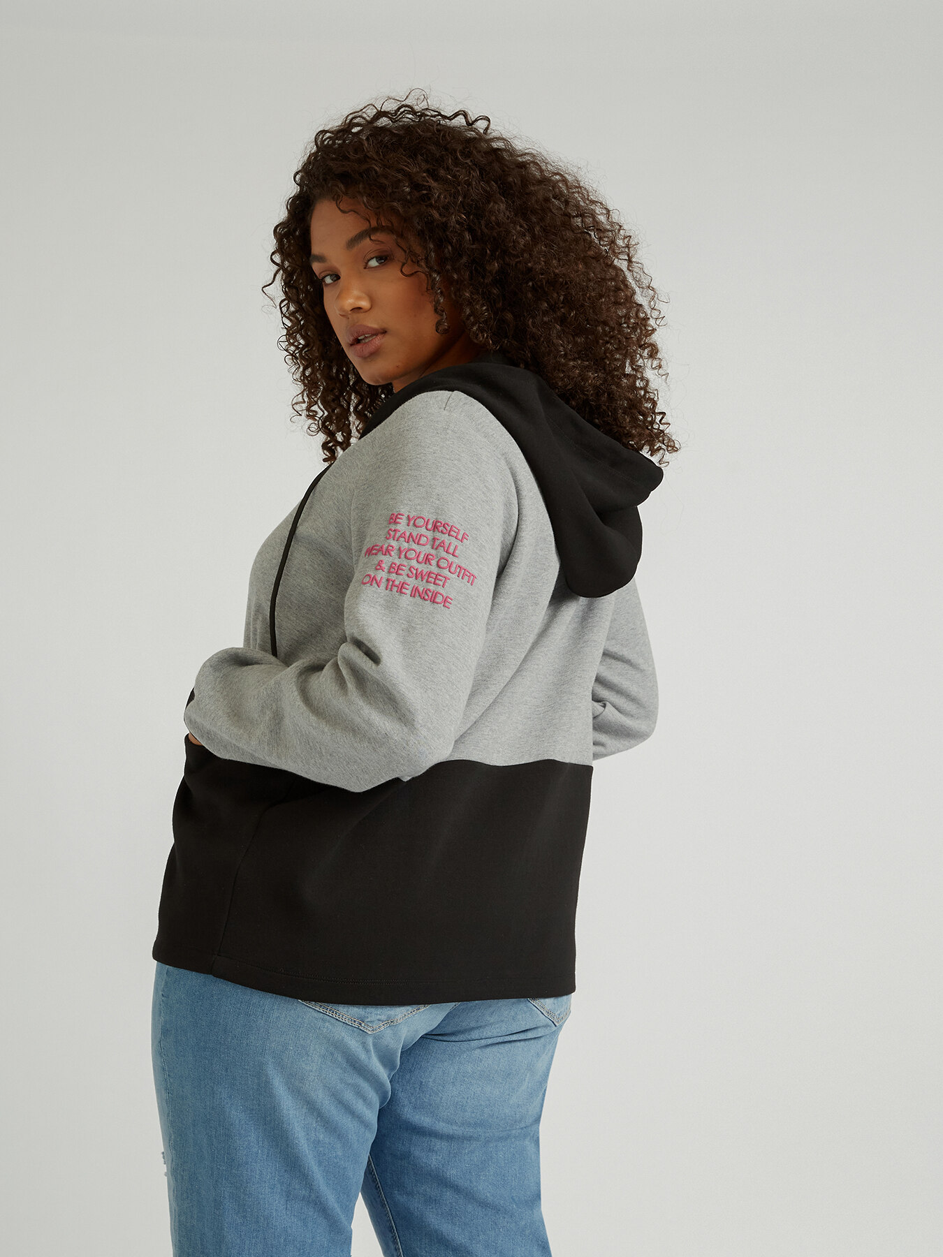 Colour-Block-Sweatshirt image number 2