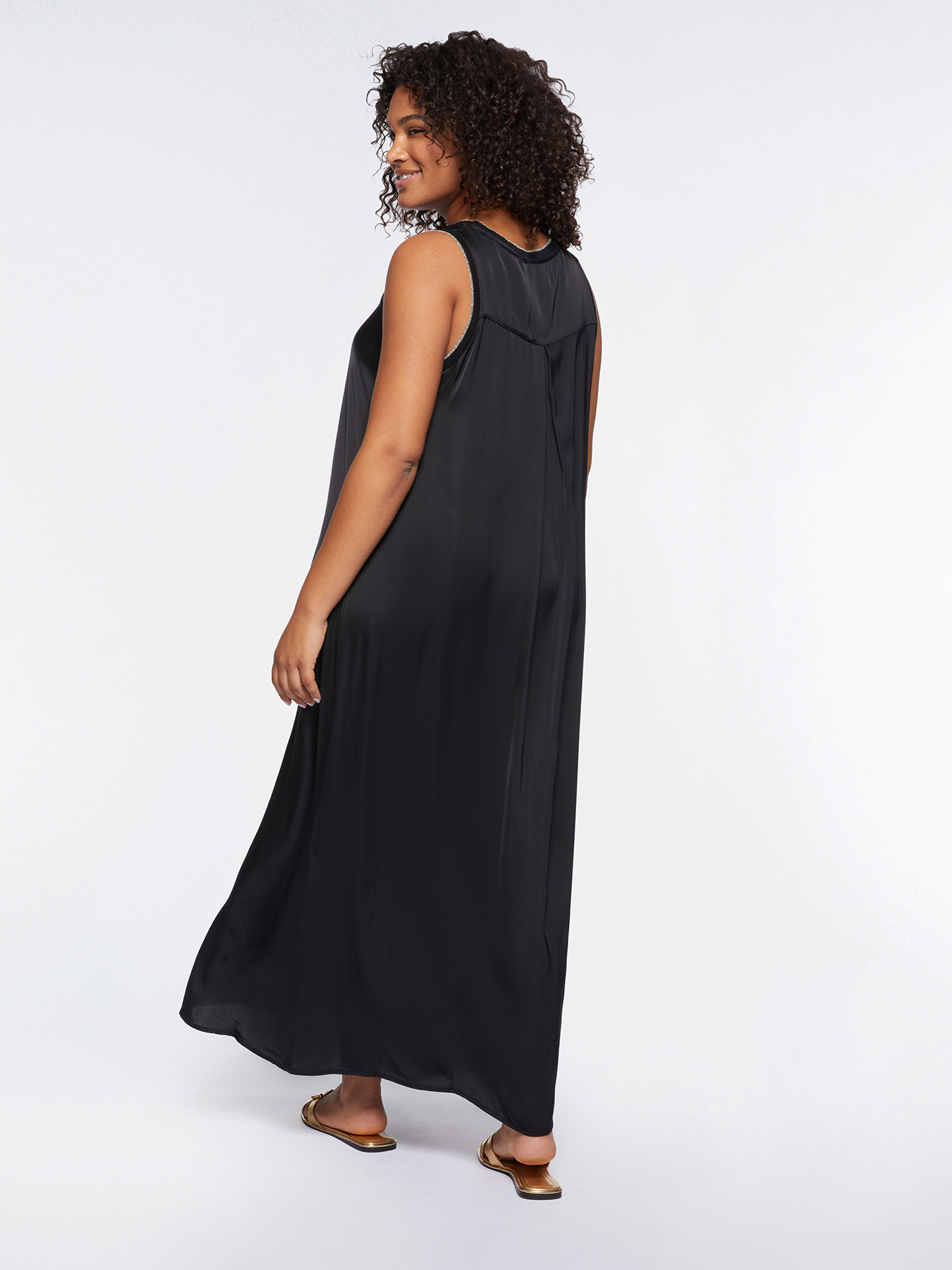 Langes Kleid aus Satin image number 1