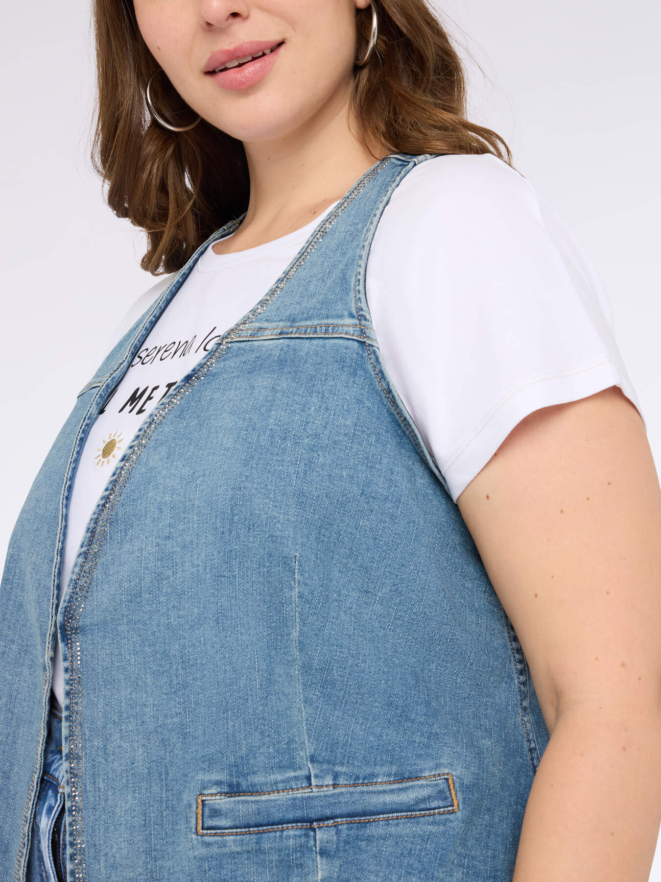 Gilet denim con applicazioni luminose image number 4