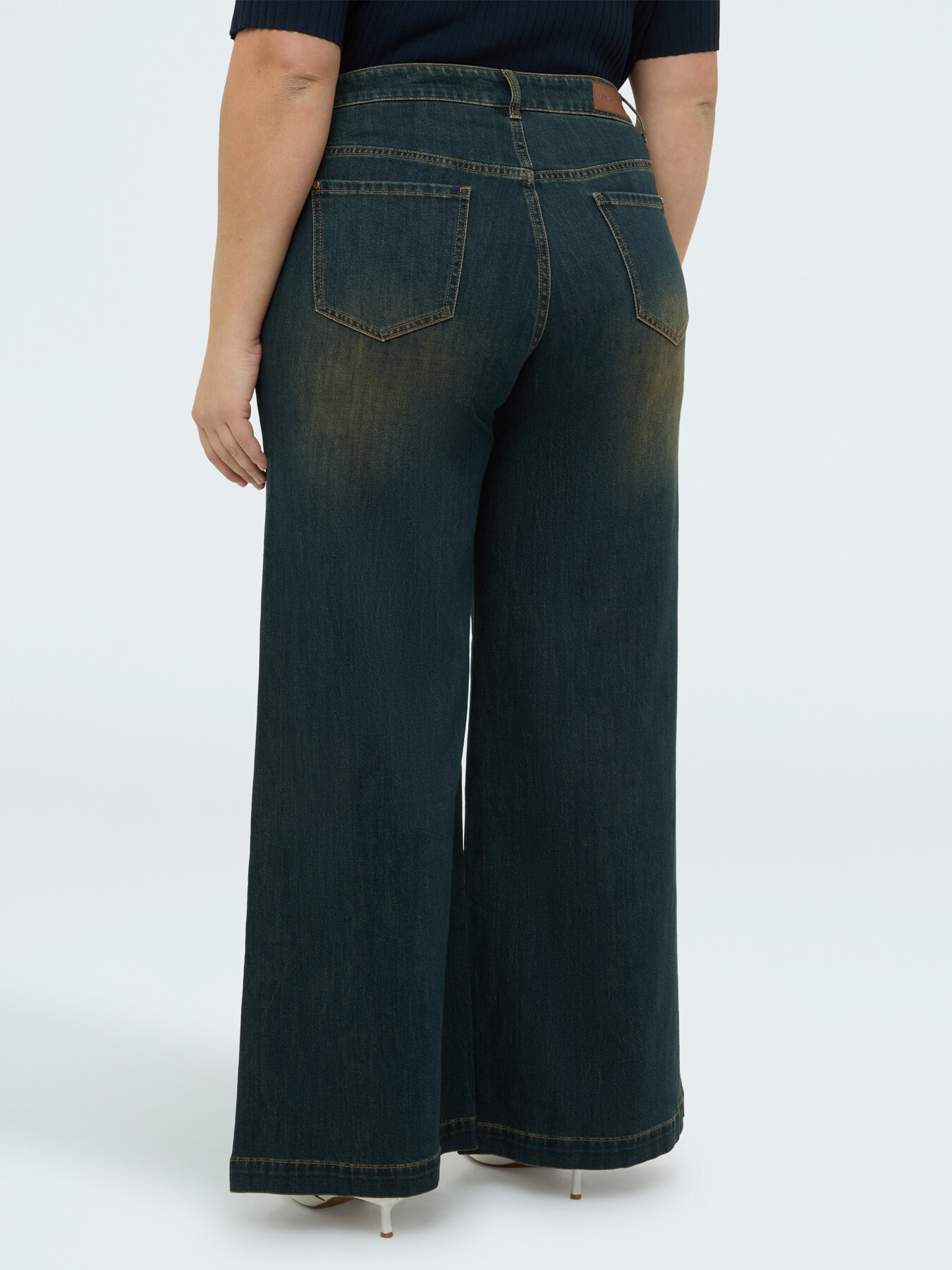 Wide Leg Jeans with luminous appliqu&eacute;s image number 1