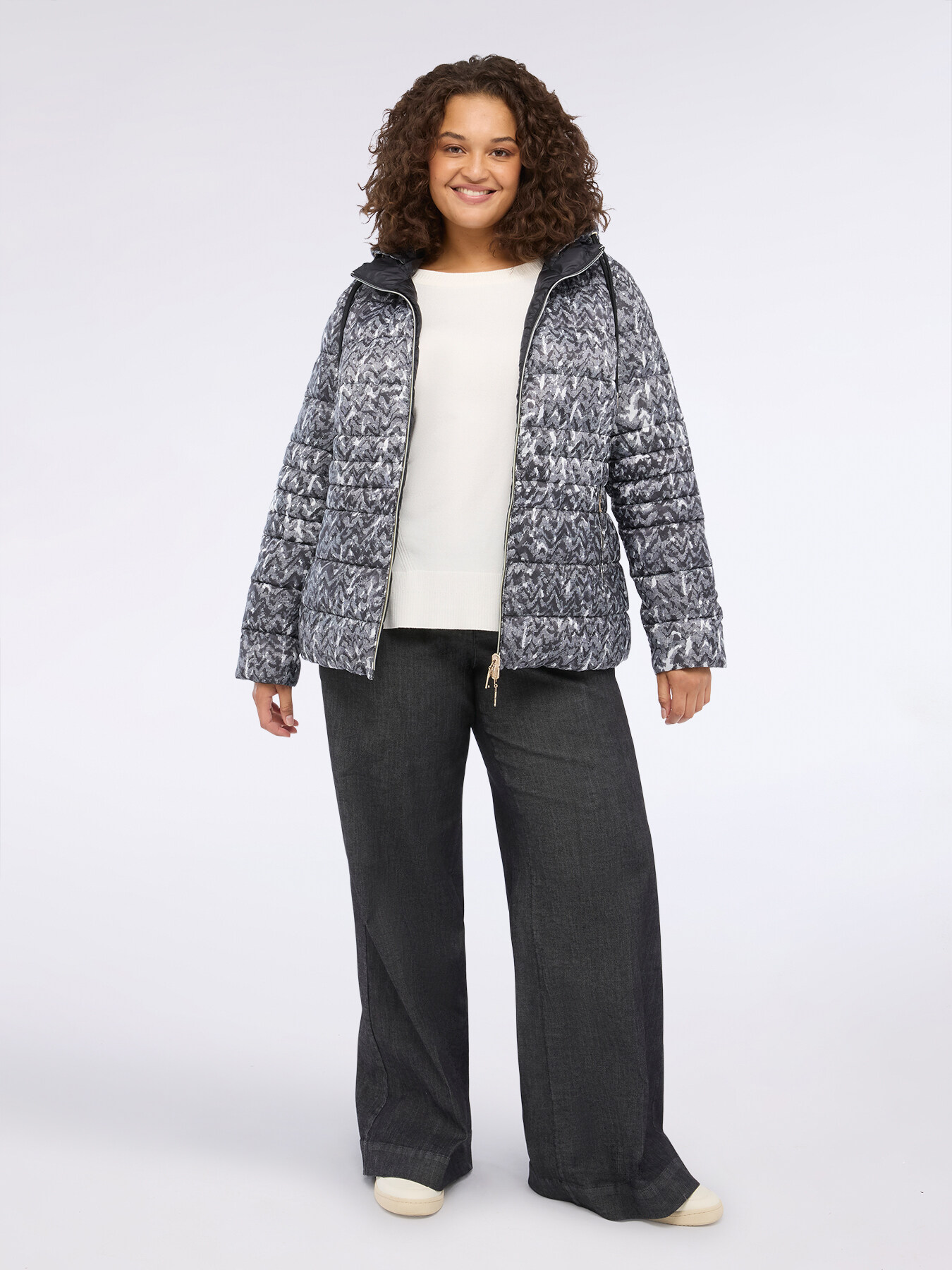 Wendbare Daunenjacke mit abnehmbarer Kapuze image number 3