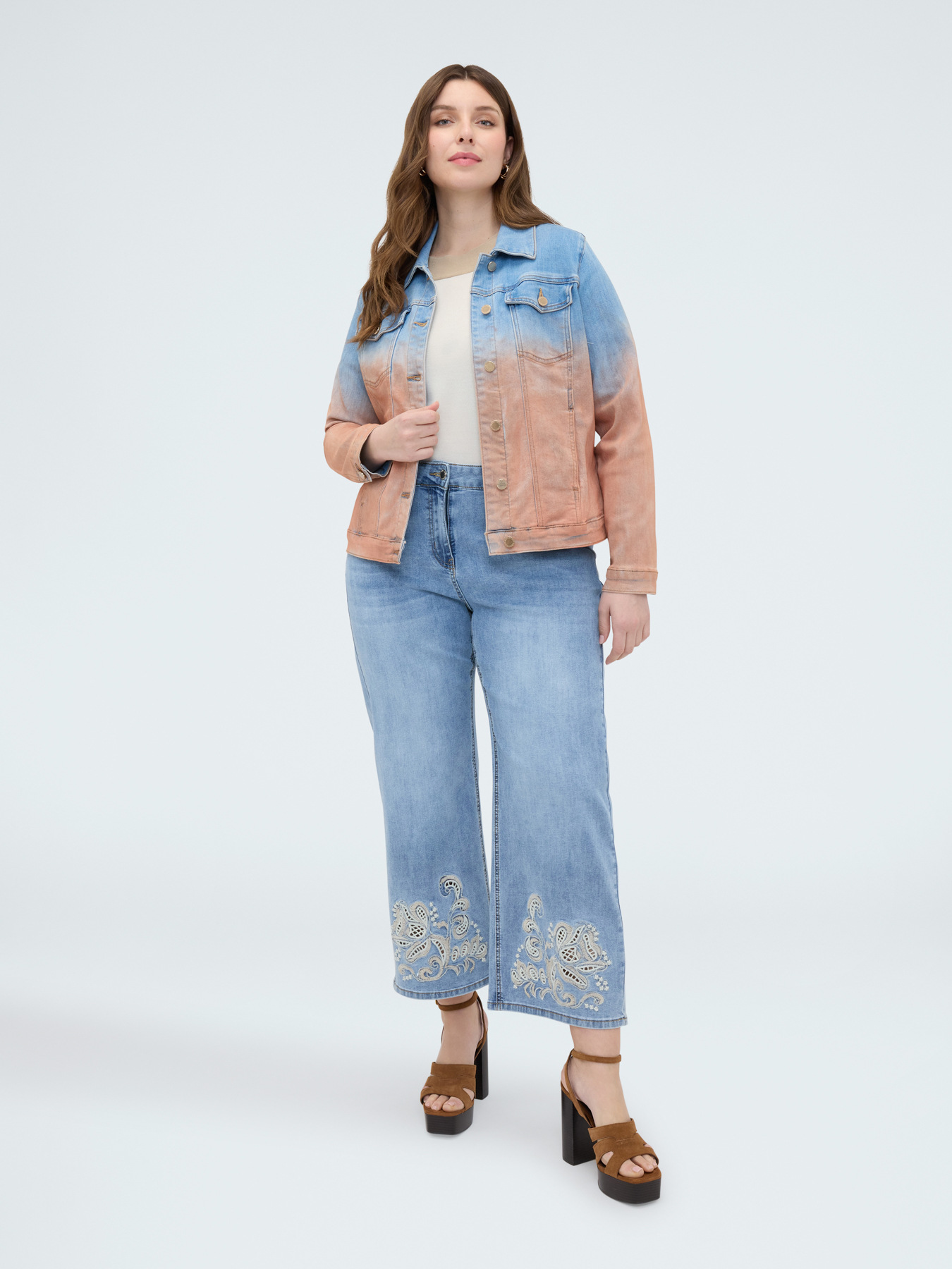Giacca in denim d&eacute;grad&eacute; image number 0