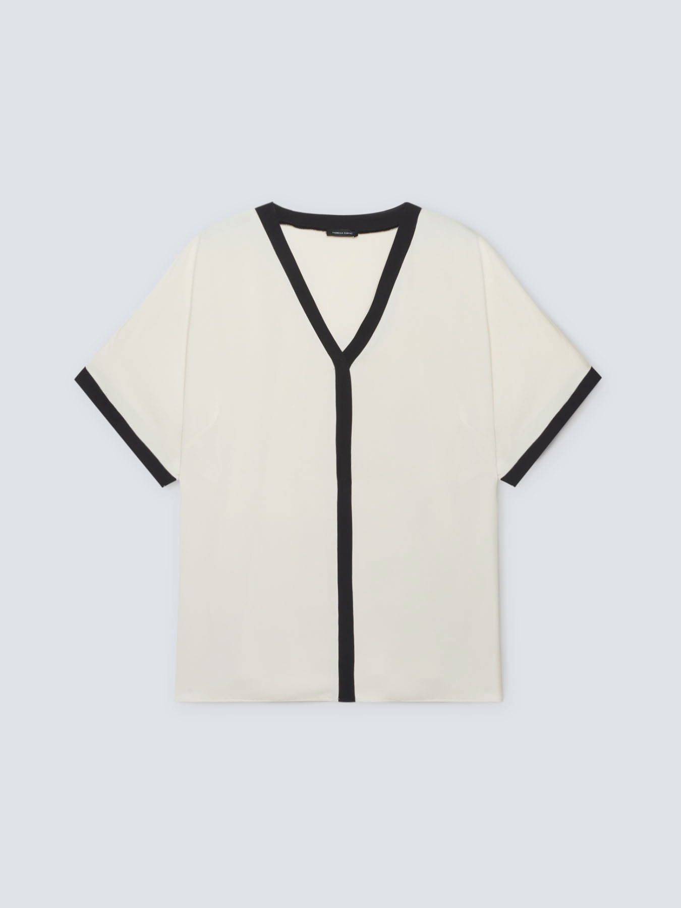 Blusa in georgette con bordi neri image number 4