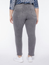 Slim Girlfit Jeans mit Rissen und Pailletten image number 1