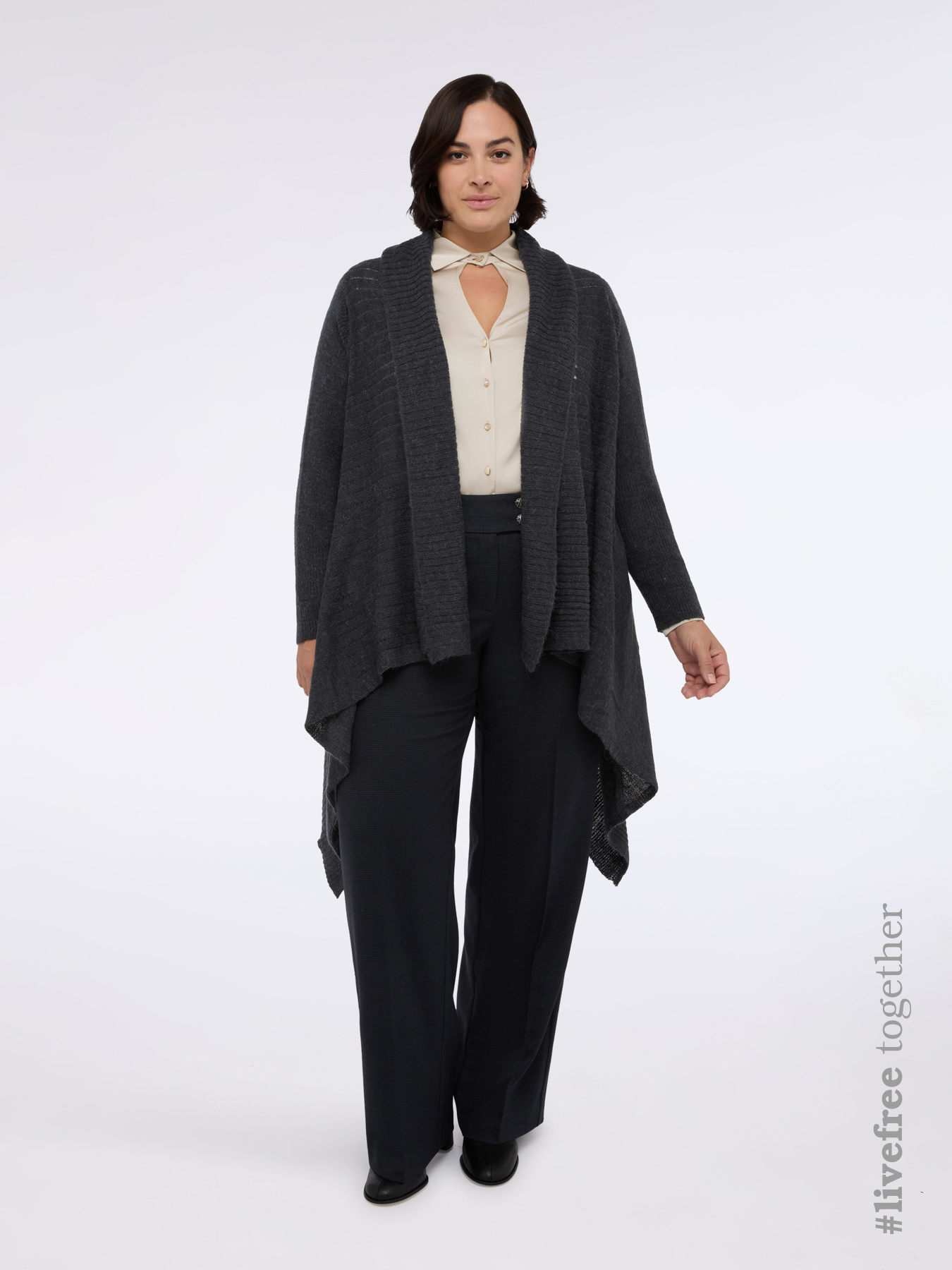 Camicia in raso con scollo cut out image number 1