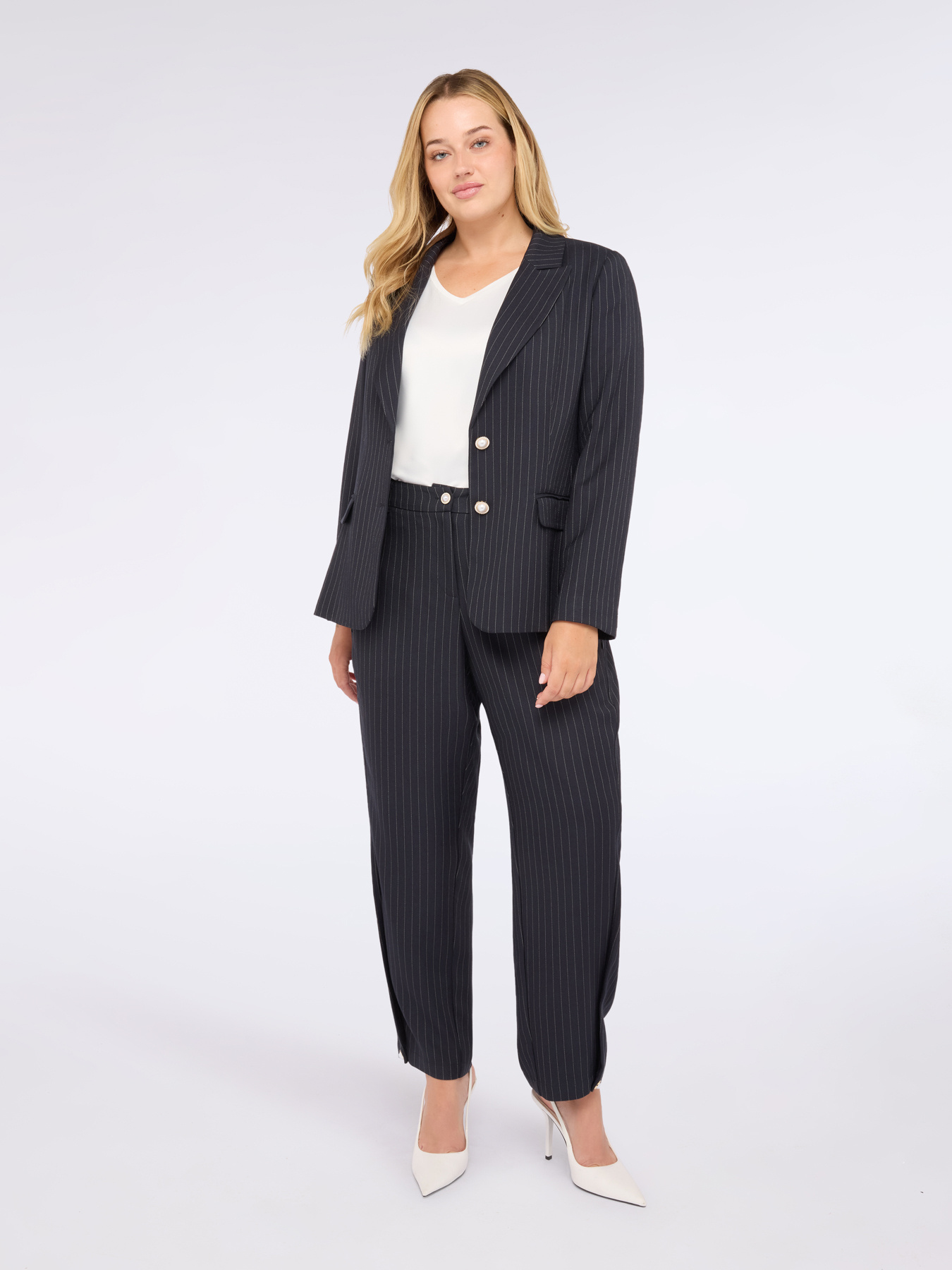 Blazer gessato con cappuccio in felpa staccabile image number 5