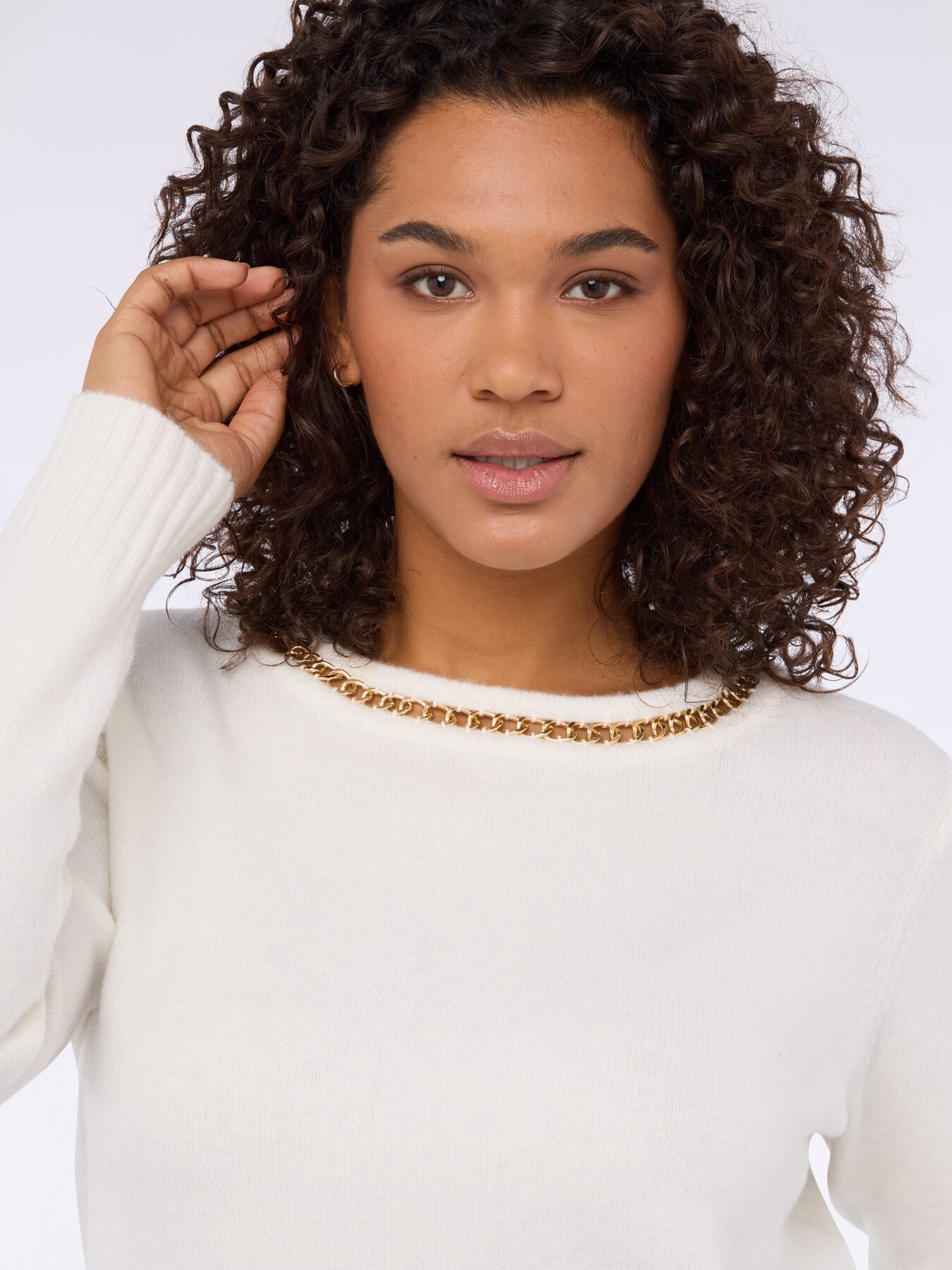 Crew neck sweater with metal chain image number 3