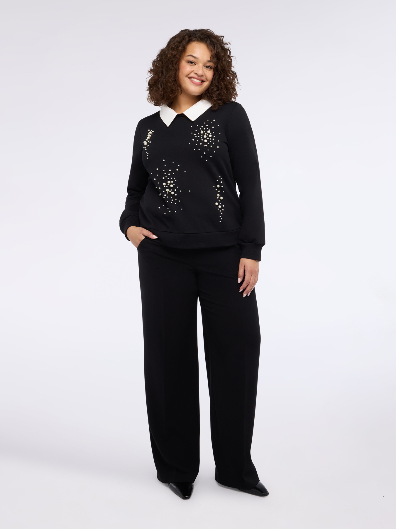 Sweatshirt with collar and pearls image number 0