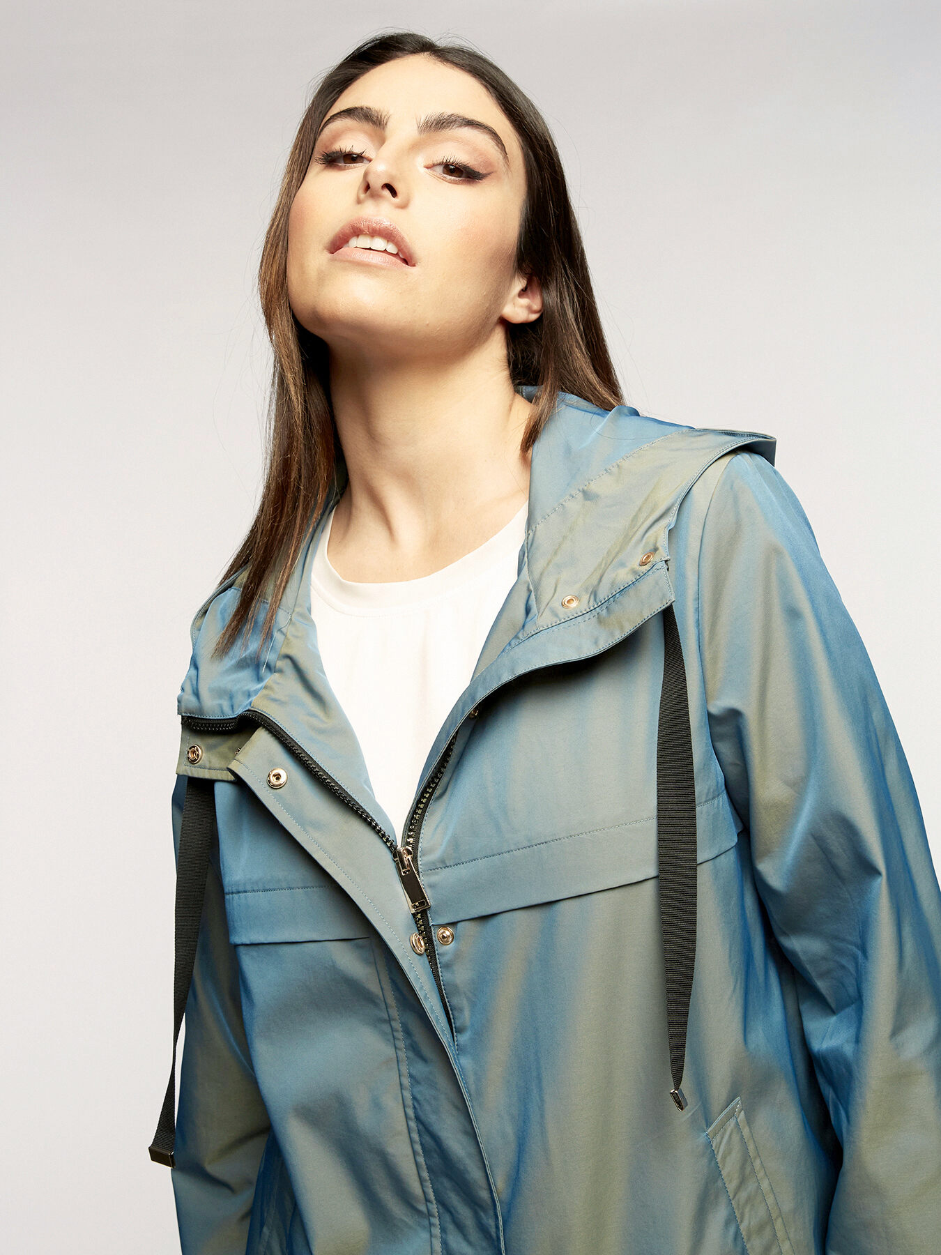Blouson en nylon iris&eacute; image number 2