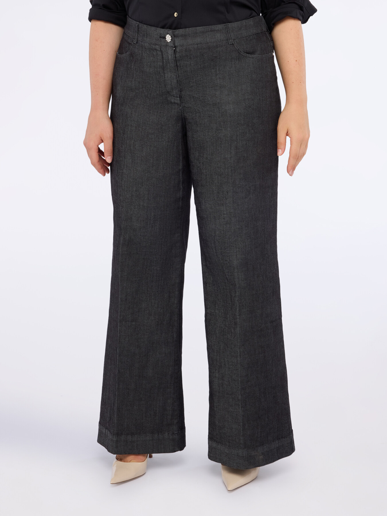 Jeans wide leg con bottone gioiello image number 2