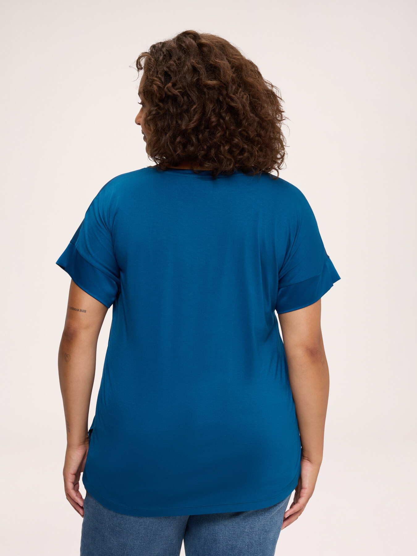 Zweifarbiges T-Shirt aus Satin und Jersey image number 1