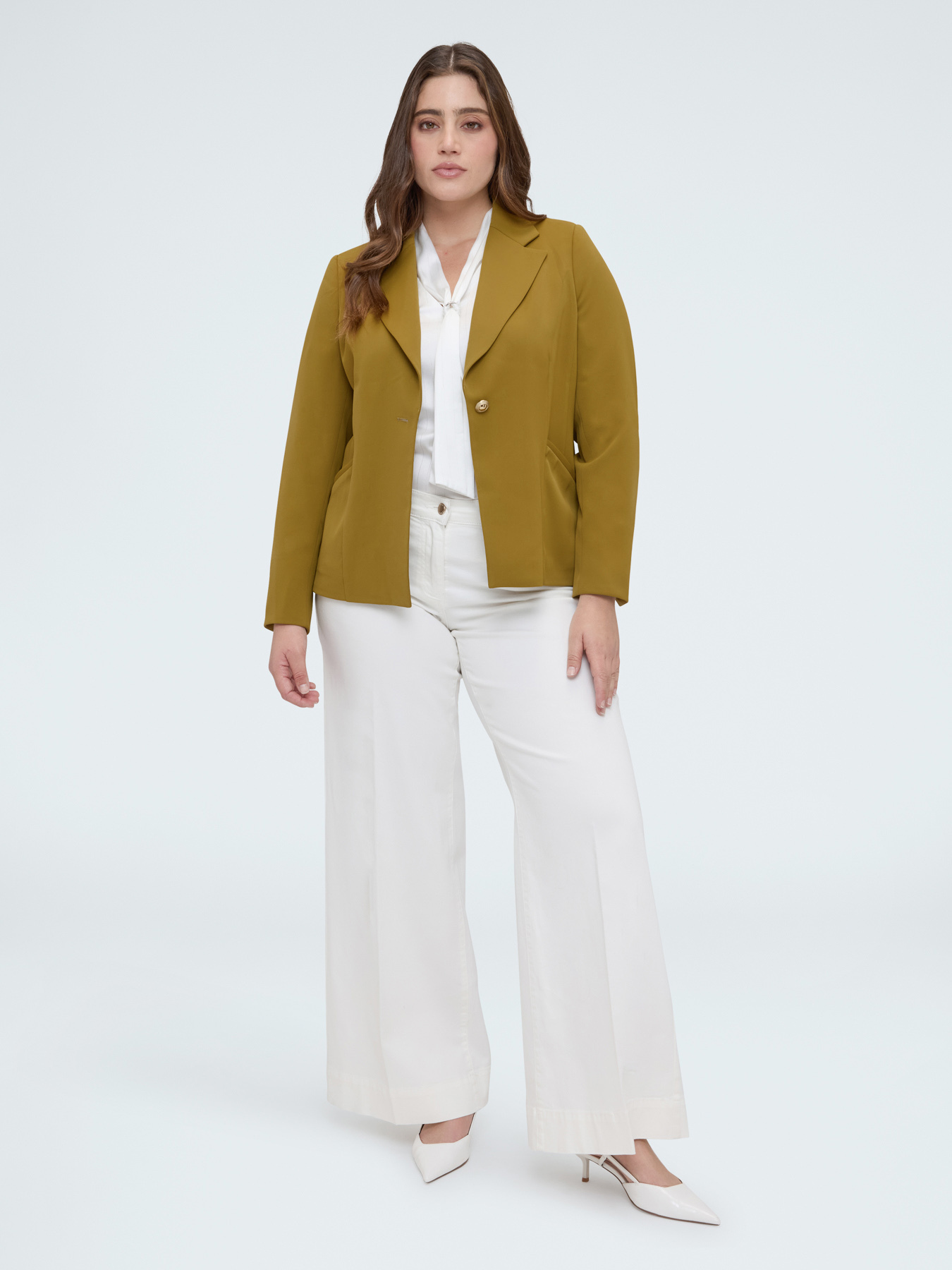 Blazer structur&eacute; avec bouton bijou image number 5