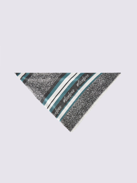 Long scarf with print and fringed edges