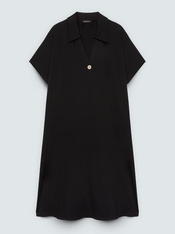 Vestito con colletto polo e bottone gioiello