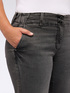 Stone-washed cropped jeans image number 2