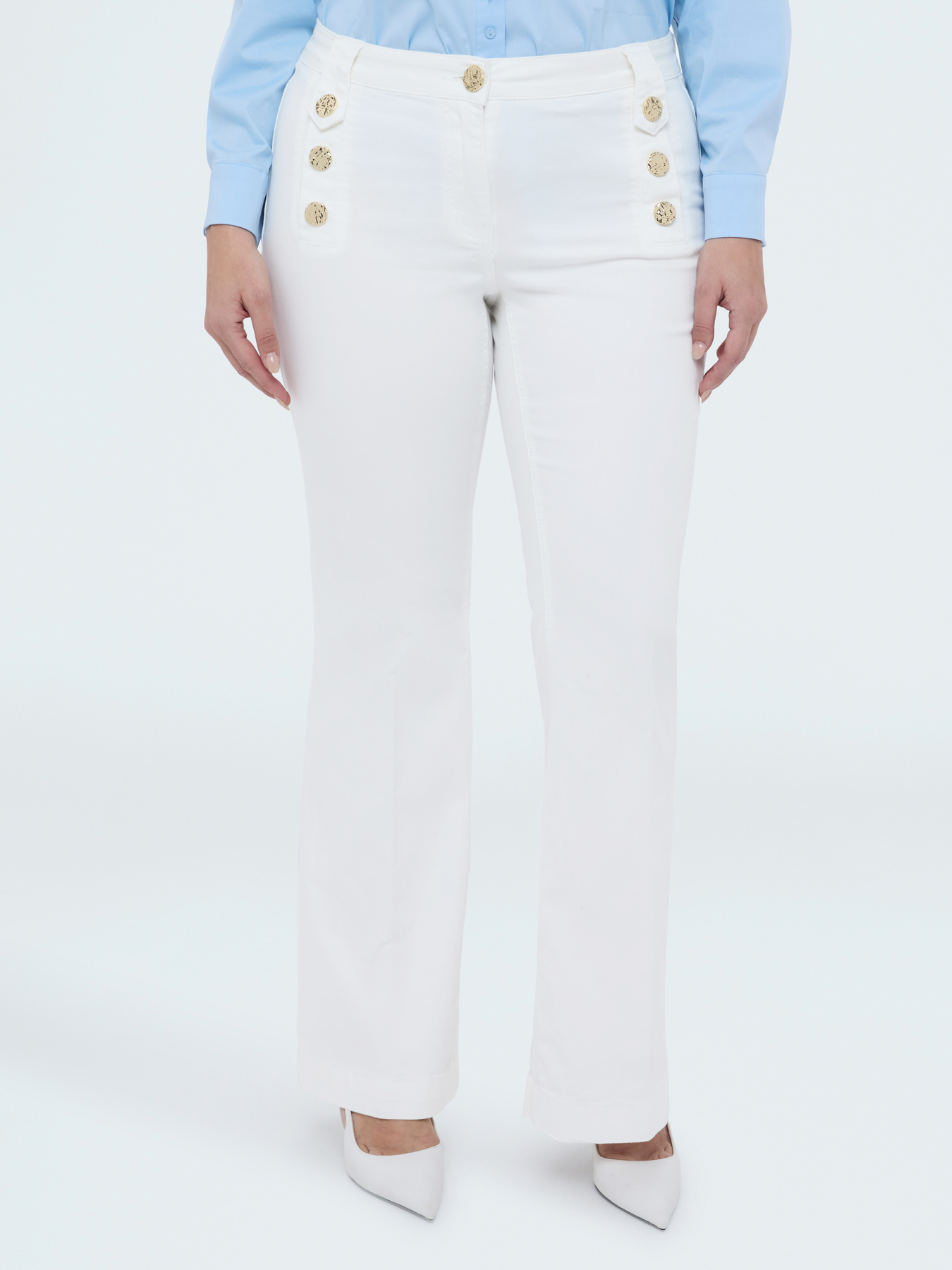 Jeans Flare con botones decorativos image number 2