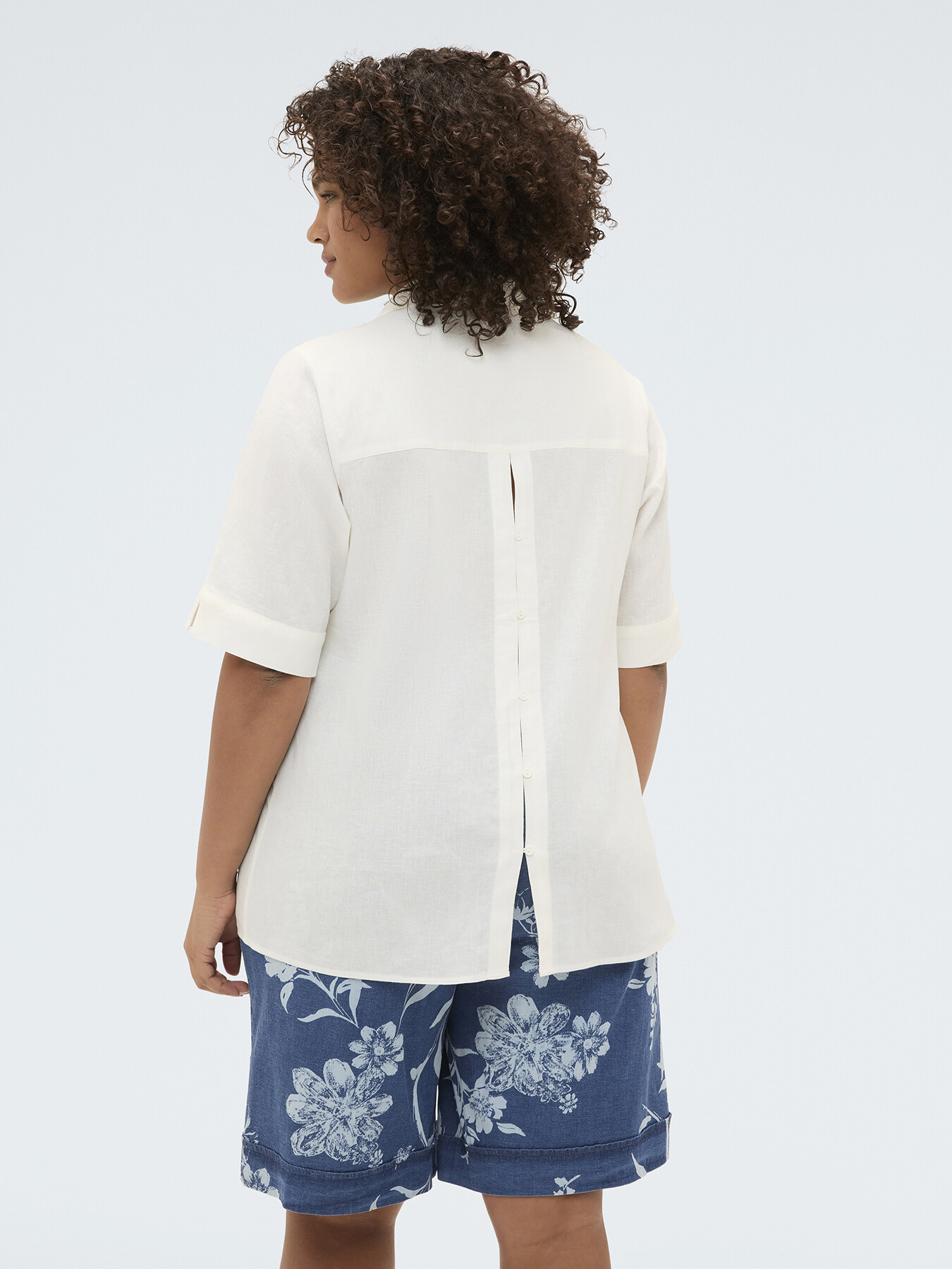 Boxy shirt in linen and viscose blend image number 1