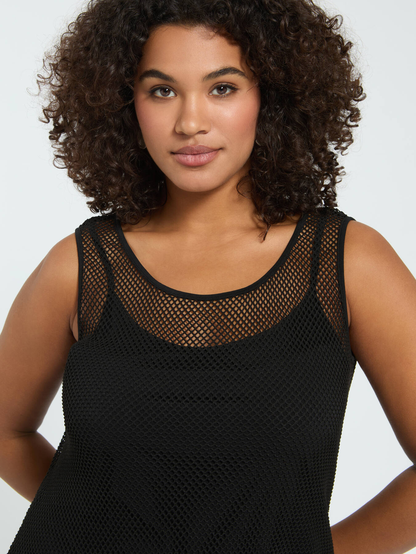 Kurzes perforiertes Kleid image number 2