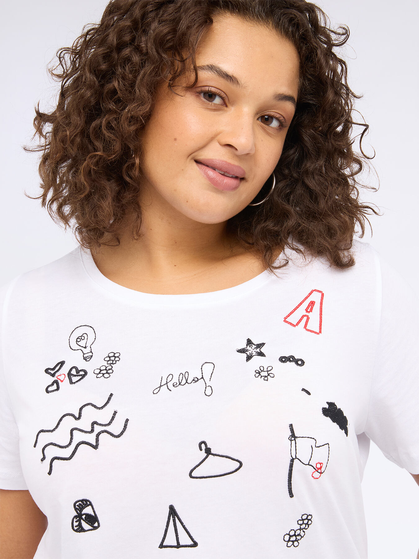 T-shirt en jersey avec broderies et petites inscriptions image number 3