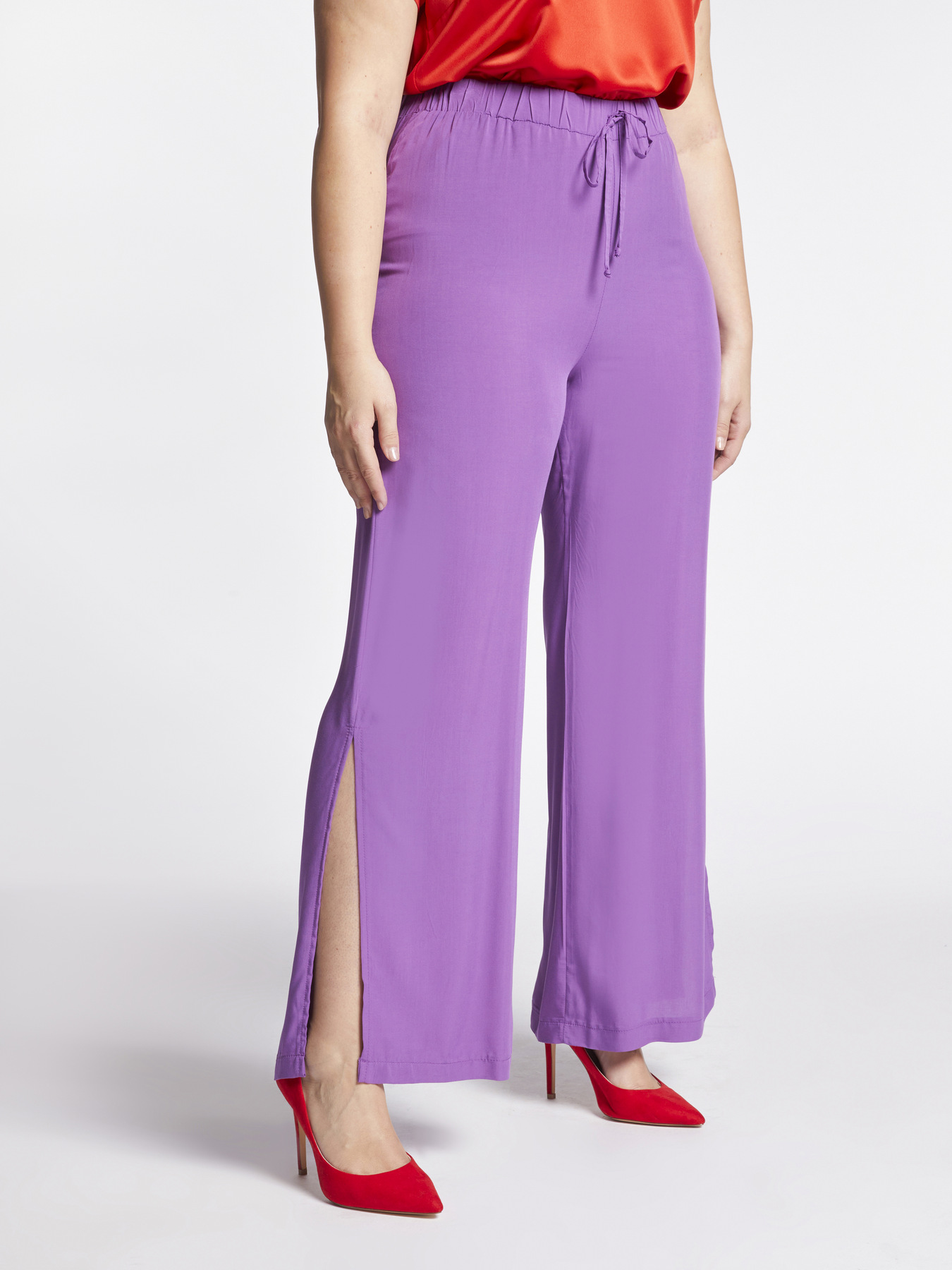 Pantaloni ampi in viscosa con spacchi image number 2