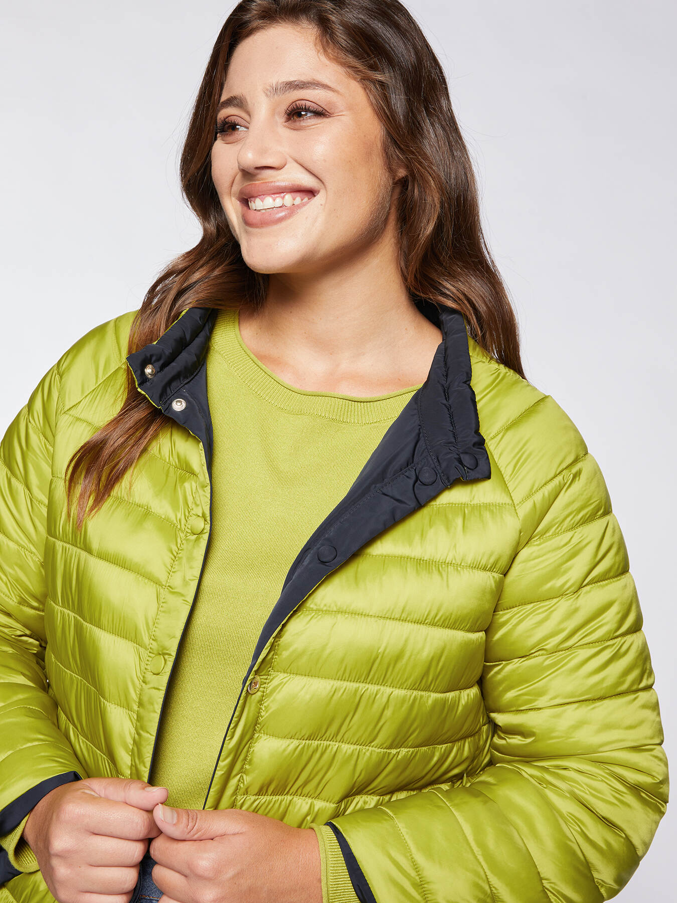 Beidseitig tragbare zweifarbige Daunenjacke image number 3