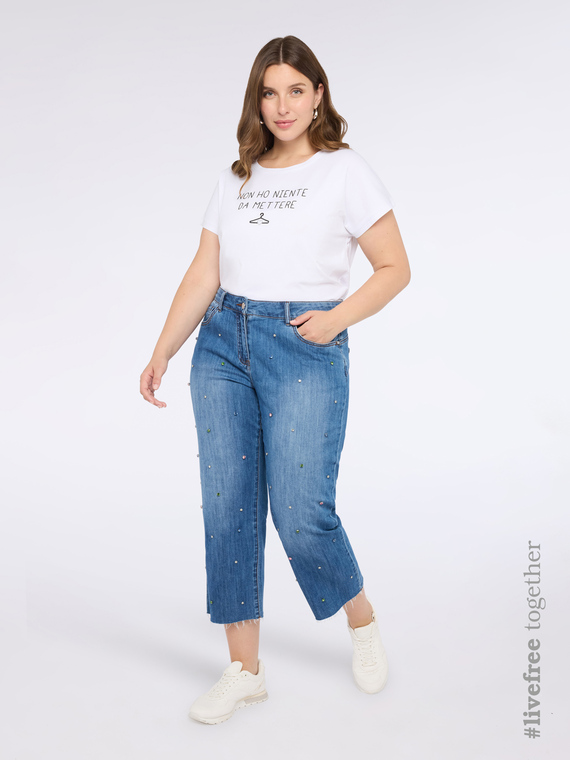 Cropped jeans with rhinestone appliqués