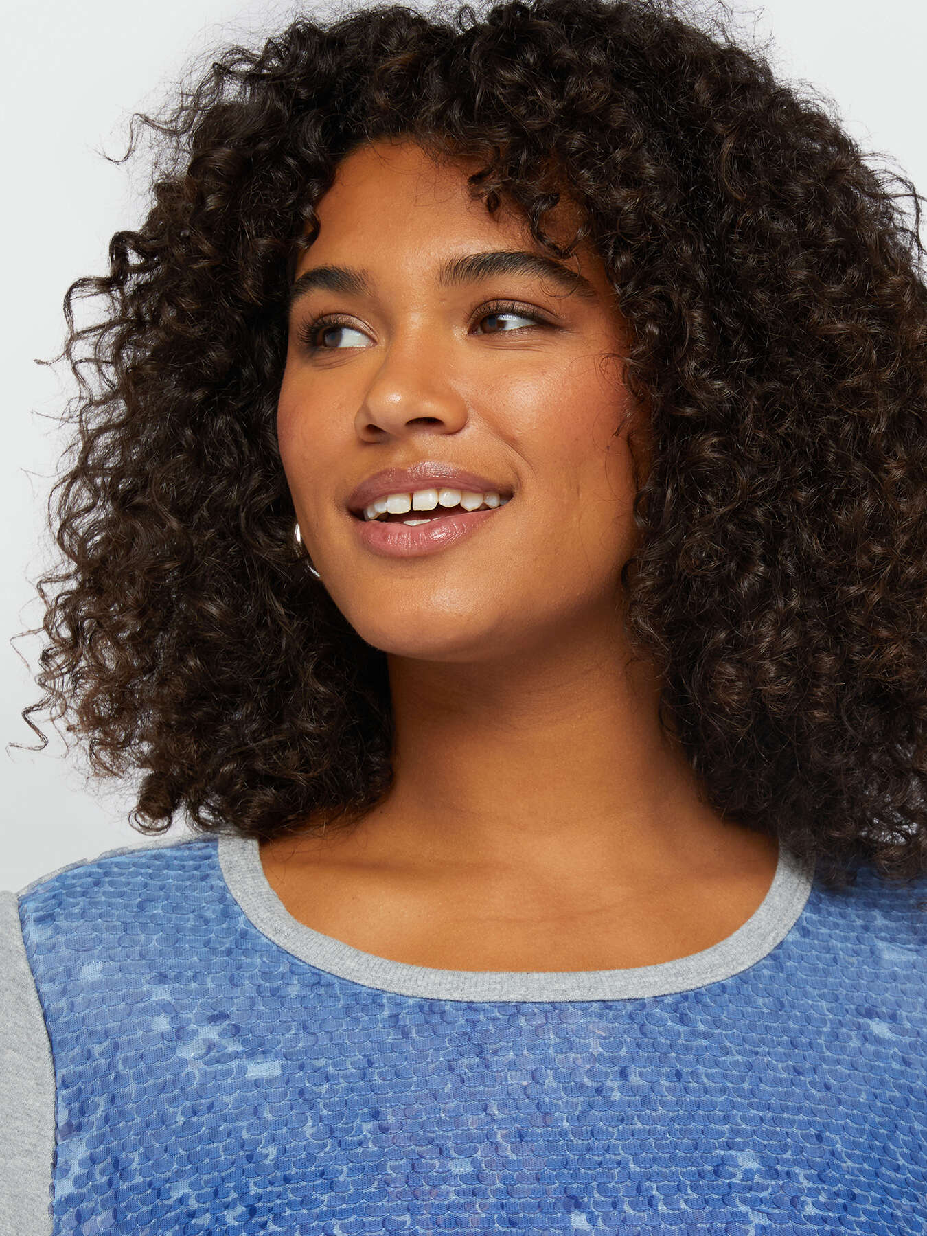 Sweatshirt with sequinned front image number 3