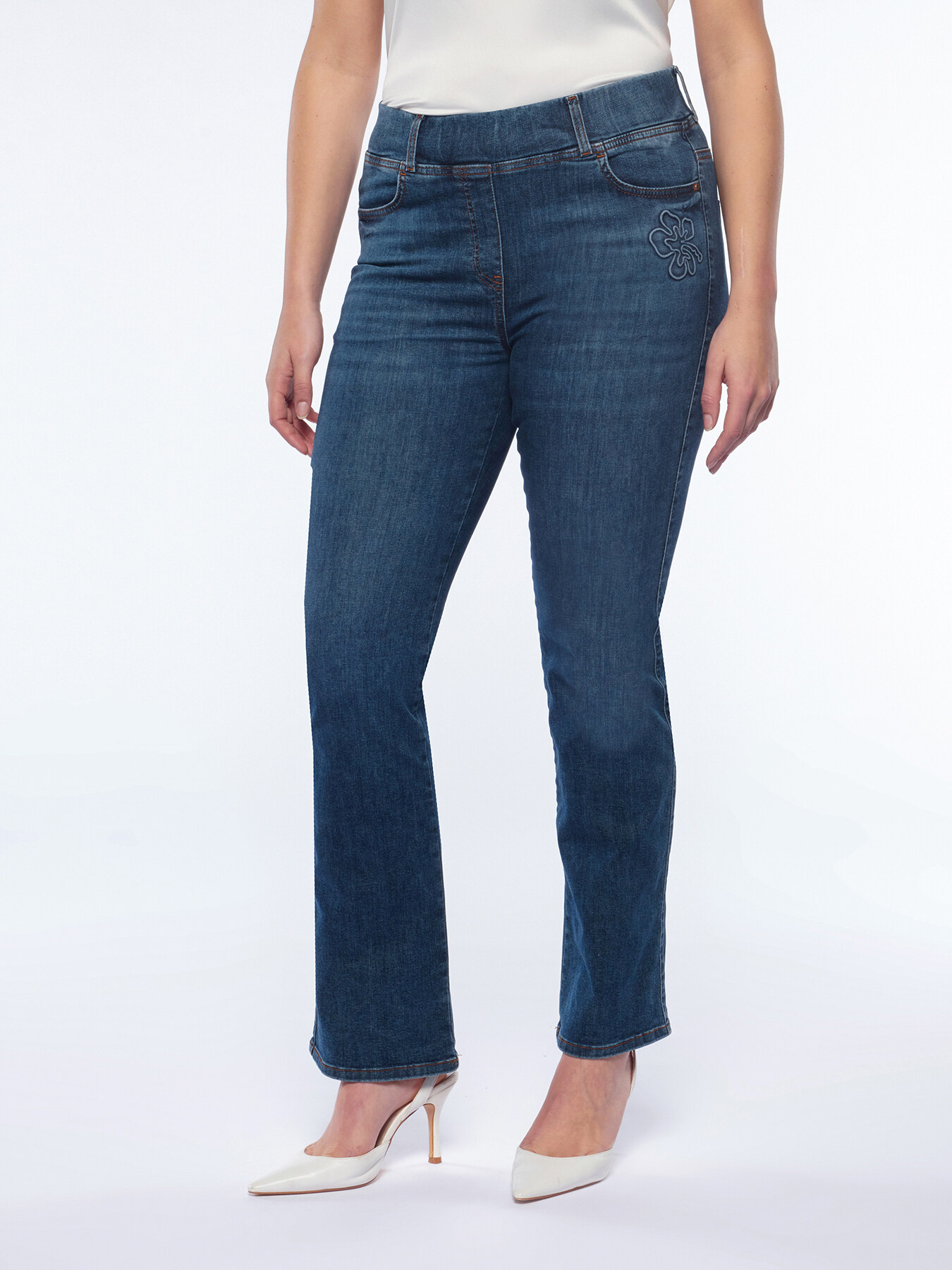 Jeans flare con ricamo floreale e vita elasticizzata image number 3