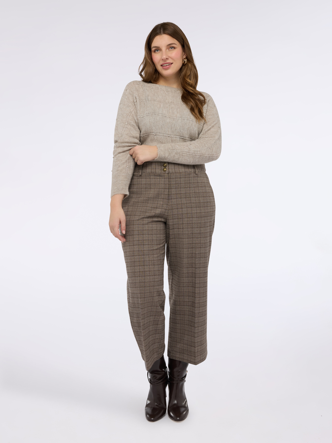 Durchbrochenes Shirt mit leuchtenden Applikationen image number 3